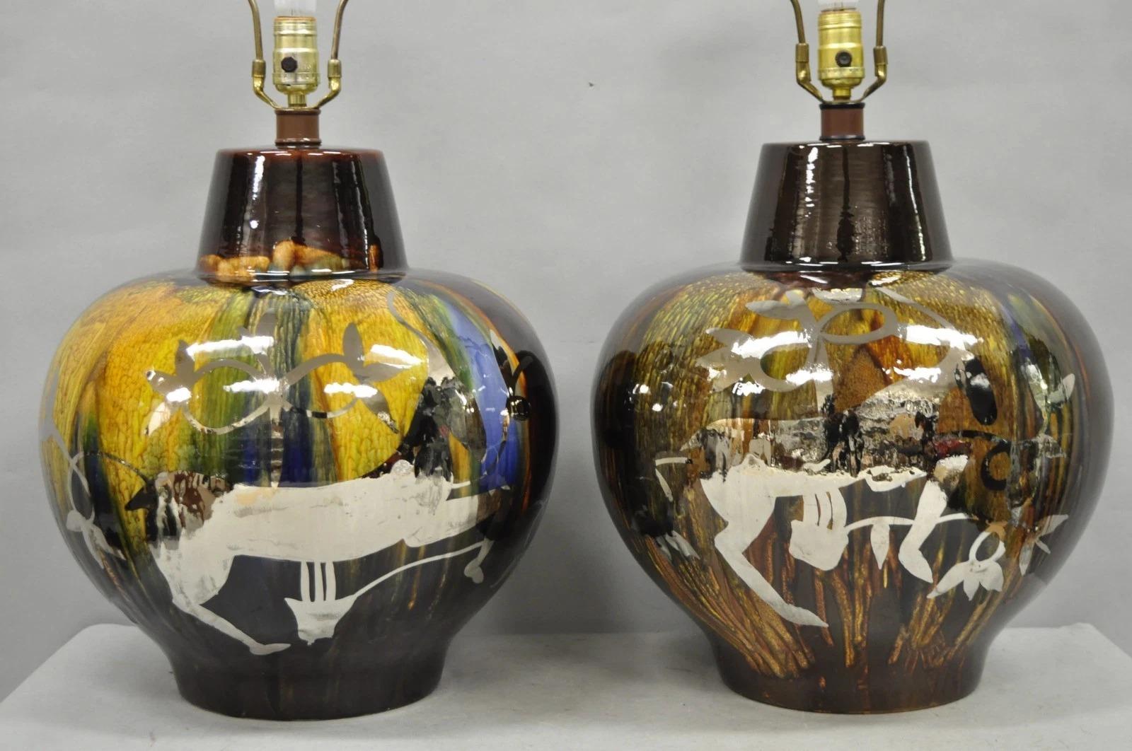 Mid-Century Modern Lampes de table en poterie à glaçure marron et goutte d'eau de style moderne du milieu du siècle par Sunset Cosco Paire en vente