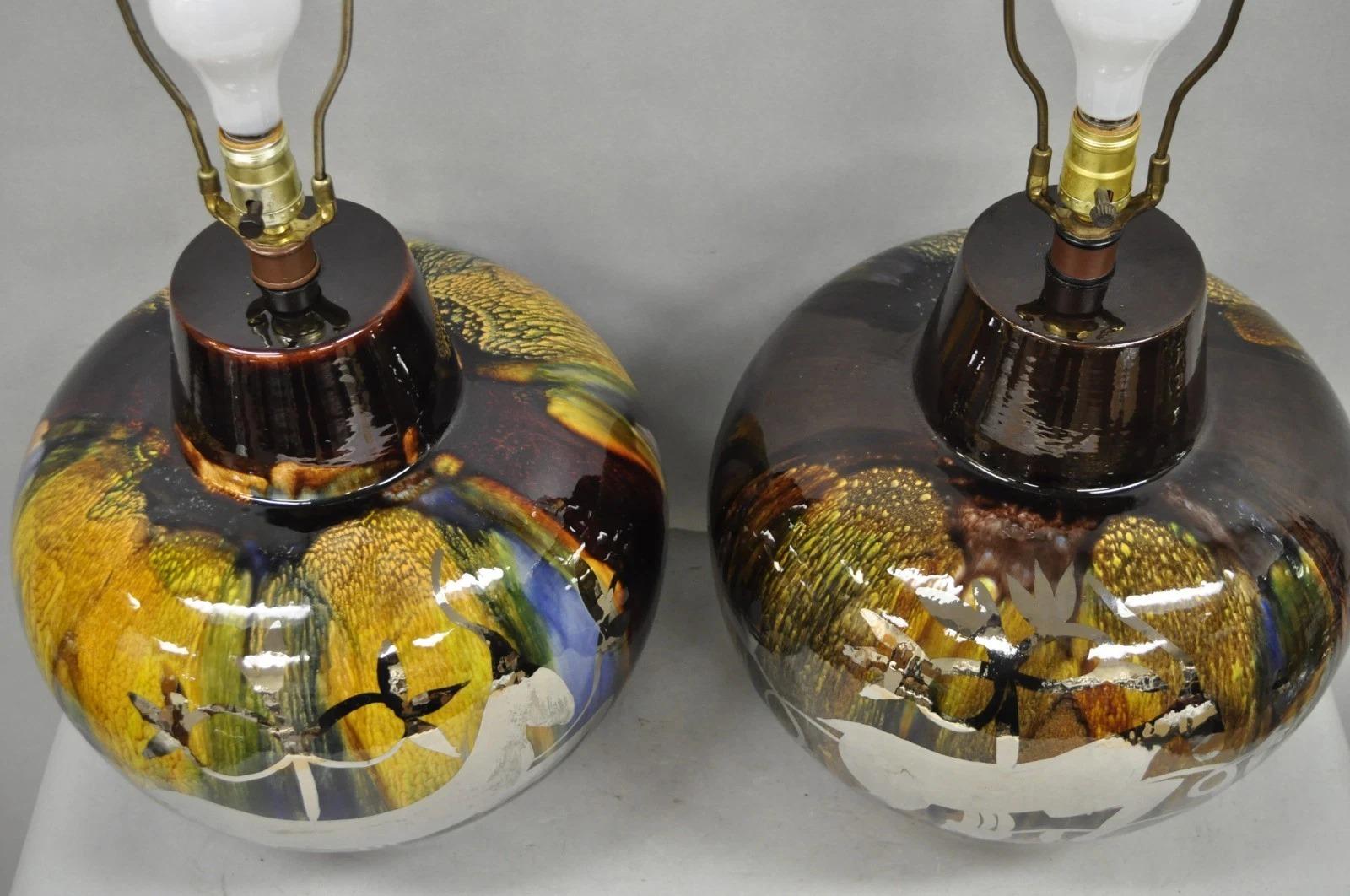 20ième siècle Lampes de table en poterie à glaçure marron et goutte d'eau de style moderne du milieu du siècle par Sunset Cosco Paire en vente