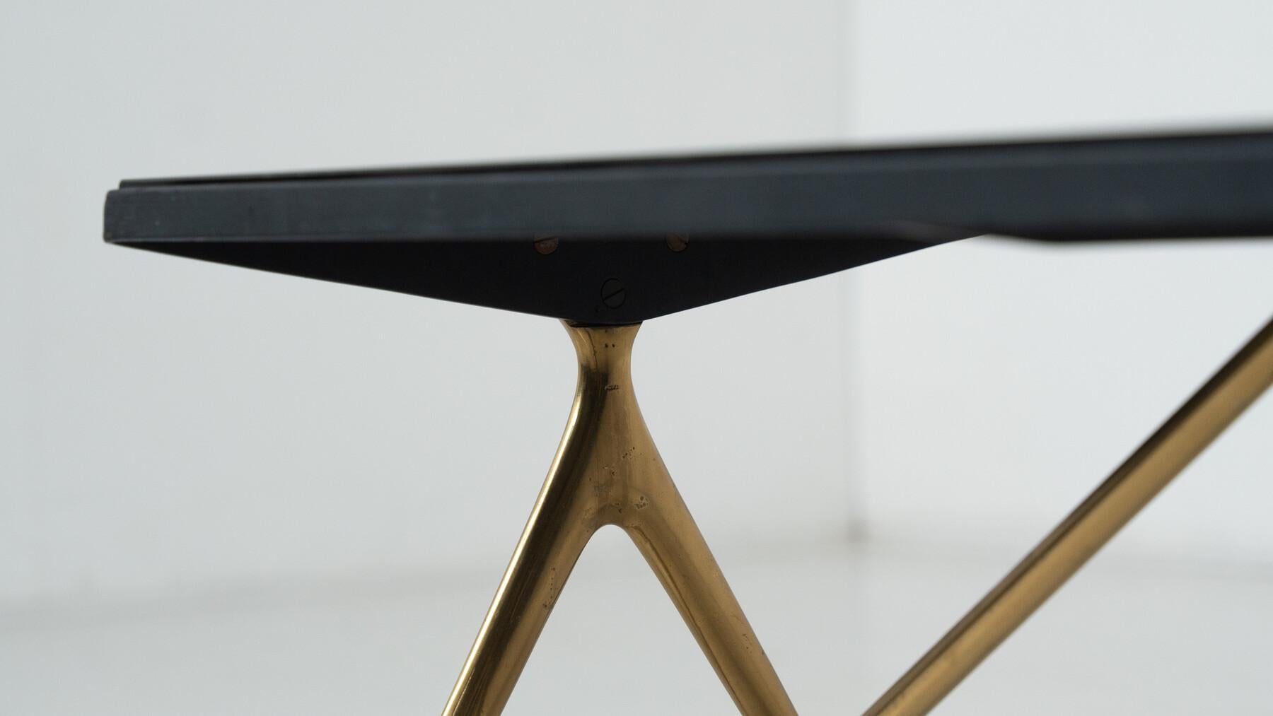 Ottone Raro tavolino da caffè del Mid-Century Modern di Max Ingrand, 1955 in vendita