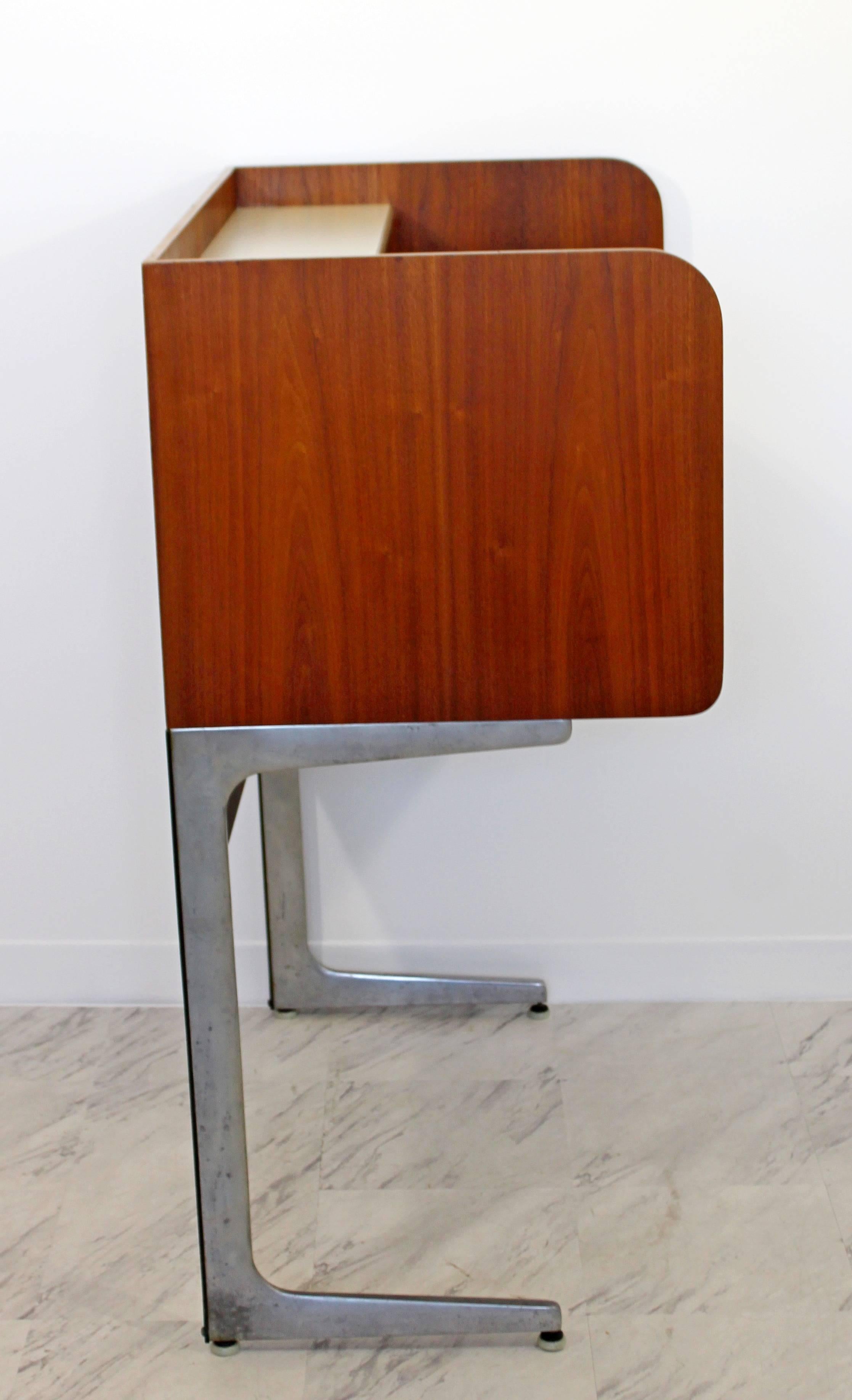 American Mid-Century Modern Rare Herman Miller Upright Privacy Desk, 1960s