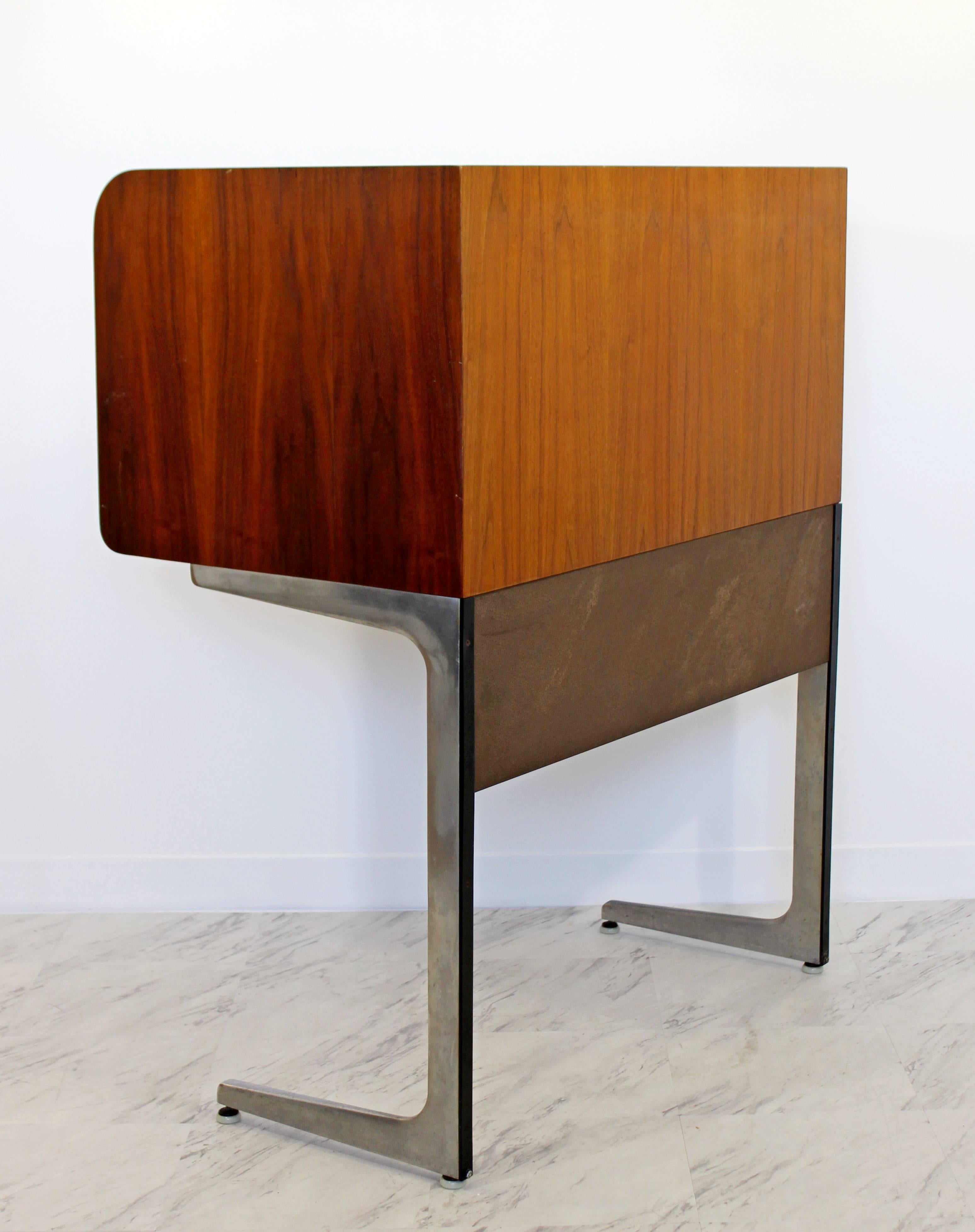 Mid-Century Modern Rare Herman Miller Upright Privacy Desk, 1960s 1