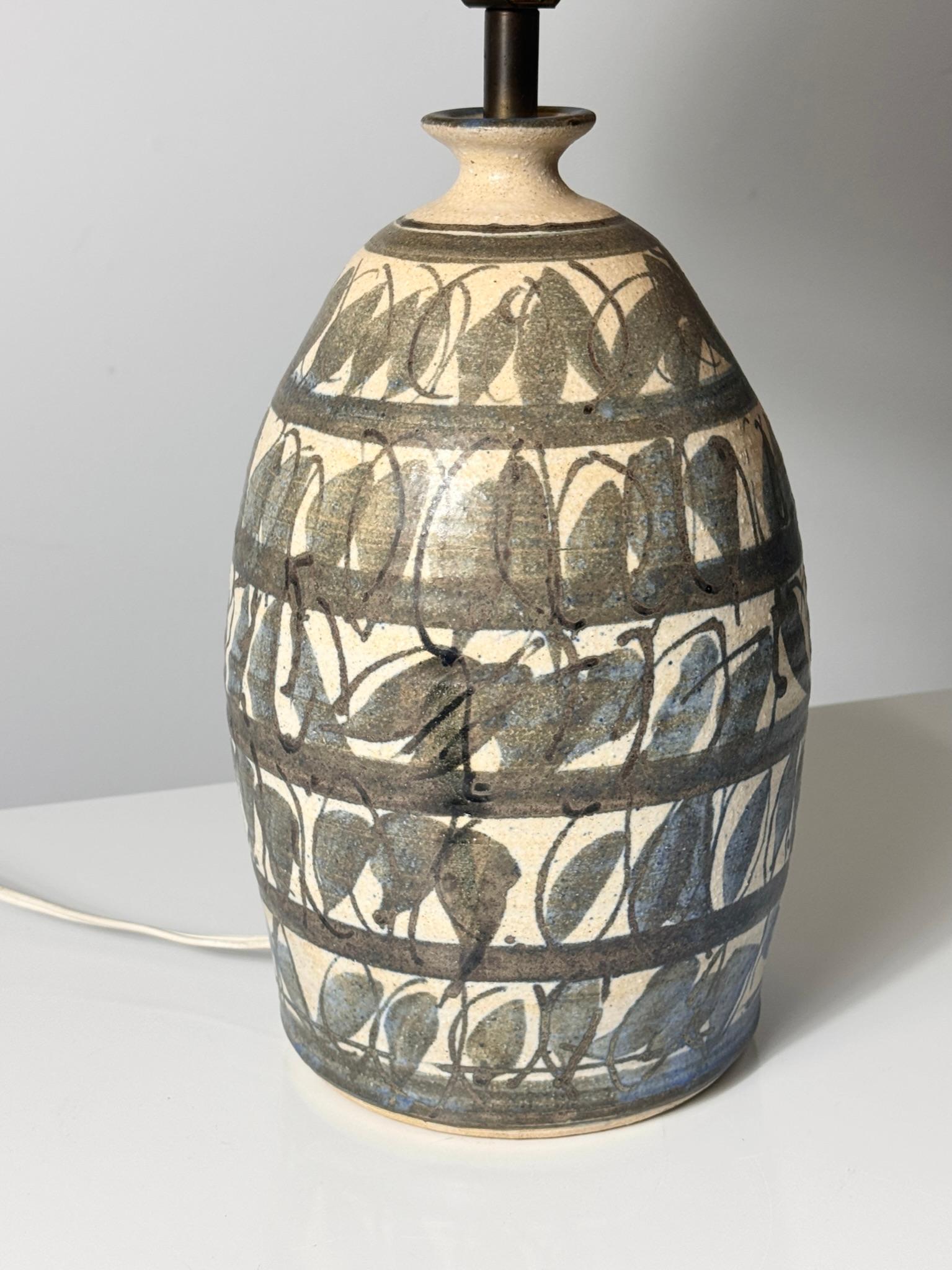 Seltene JT Abernathy Studio Pottery Keramik-Tischlampe, Mid-Century Modern, 1960er Jahre (Mitte des 20. Jahrhunderts) im Angebot