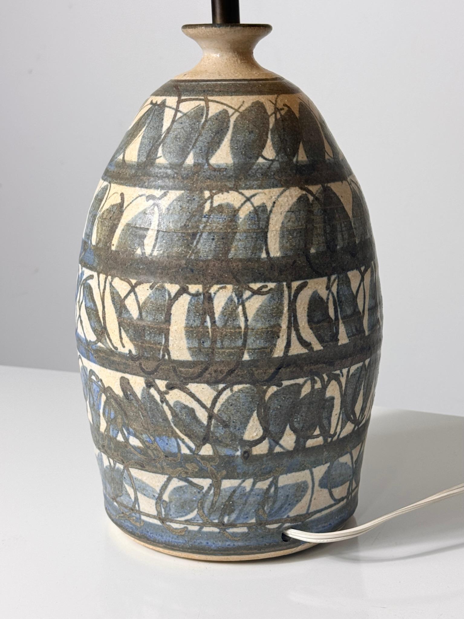 Seltene JT Abernathy Studio Pottery Keramik-Tischlampe, Mid-Century Modern, 1960er Jahre im Angebot 1