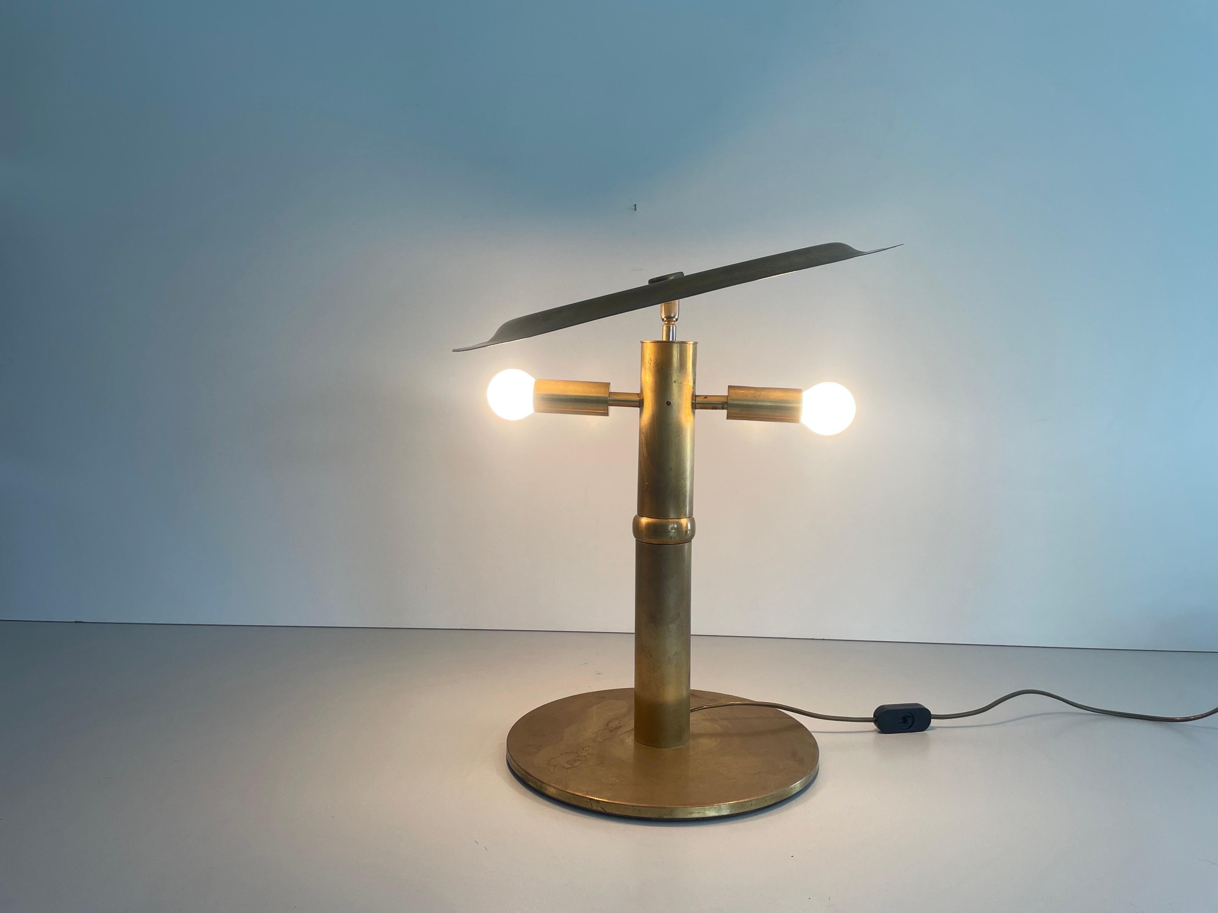 Mid-century Modern Rare Large Bauhaus Style Brass Table Lamp, 1960s, Italy im Angebot 10
