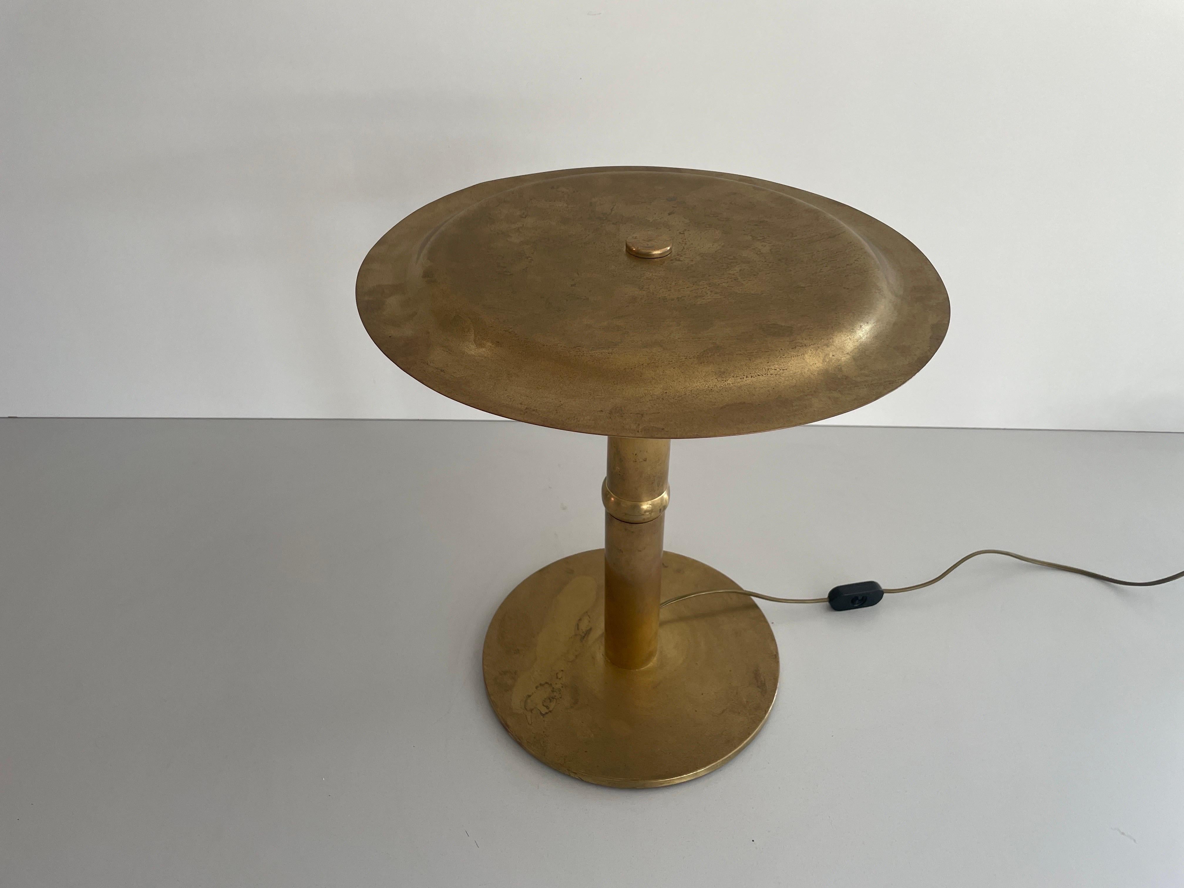 Mid-century Modern Rare Large Bauhaus Style Brass Table Lamp, 1960s, Italy im Zustand „Hervorragend“ im Angebot in Hagenbach, DE