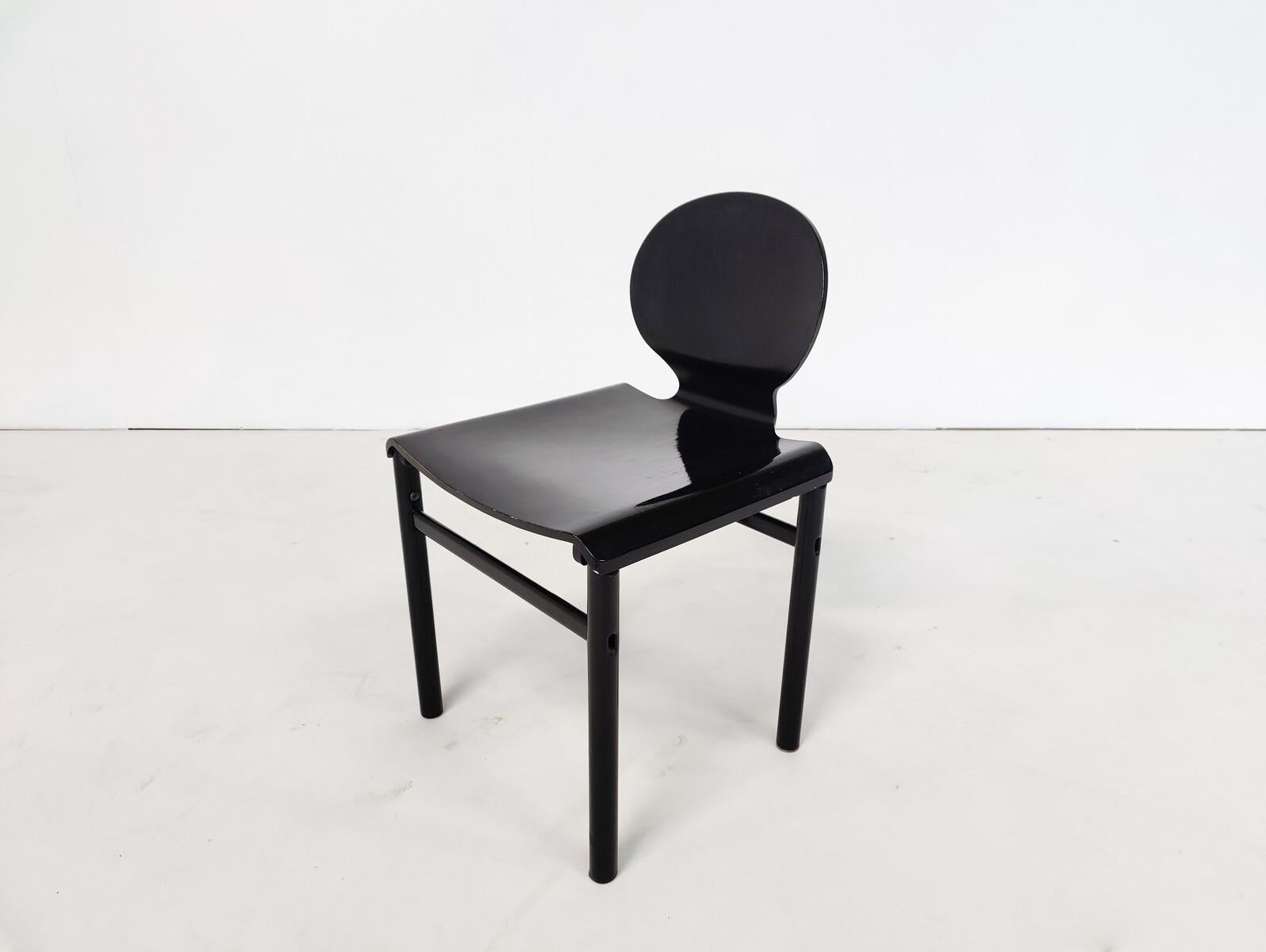 Bois Ensemble de 4 chaises du milieu du siècle dans le style d'Afra et Tobia Scarpa, Molteni, 1960 en vente