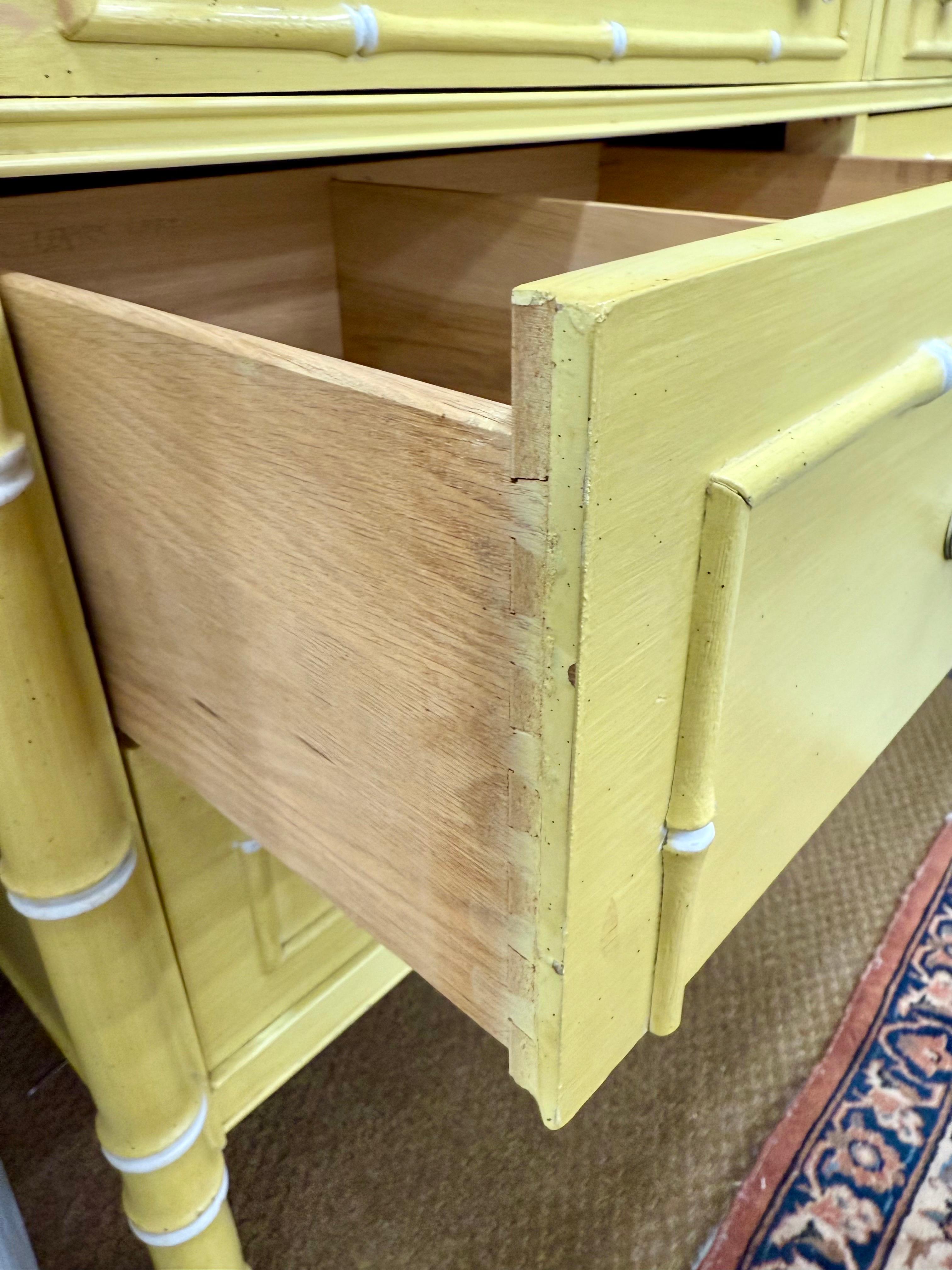 Mid Century Modern Rare Thomasville Allegro Faux Bamboo 6 Drawer Dresser Chest In Good Condition For Sale In West Hartford, CT