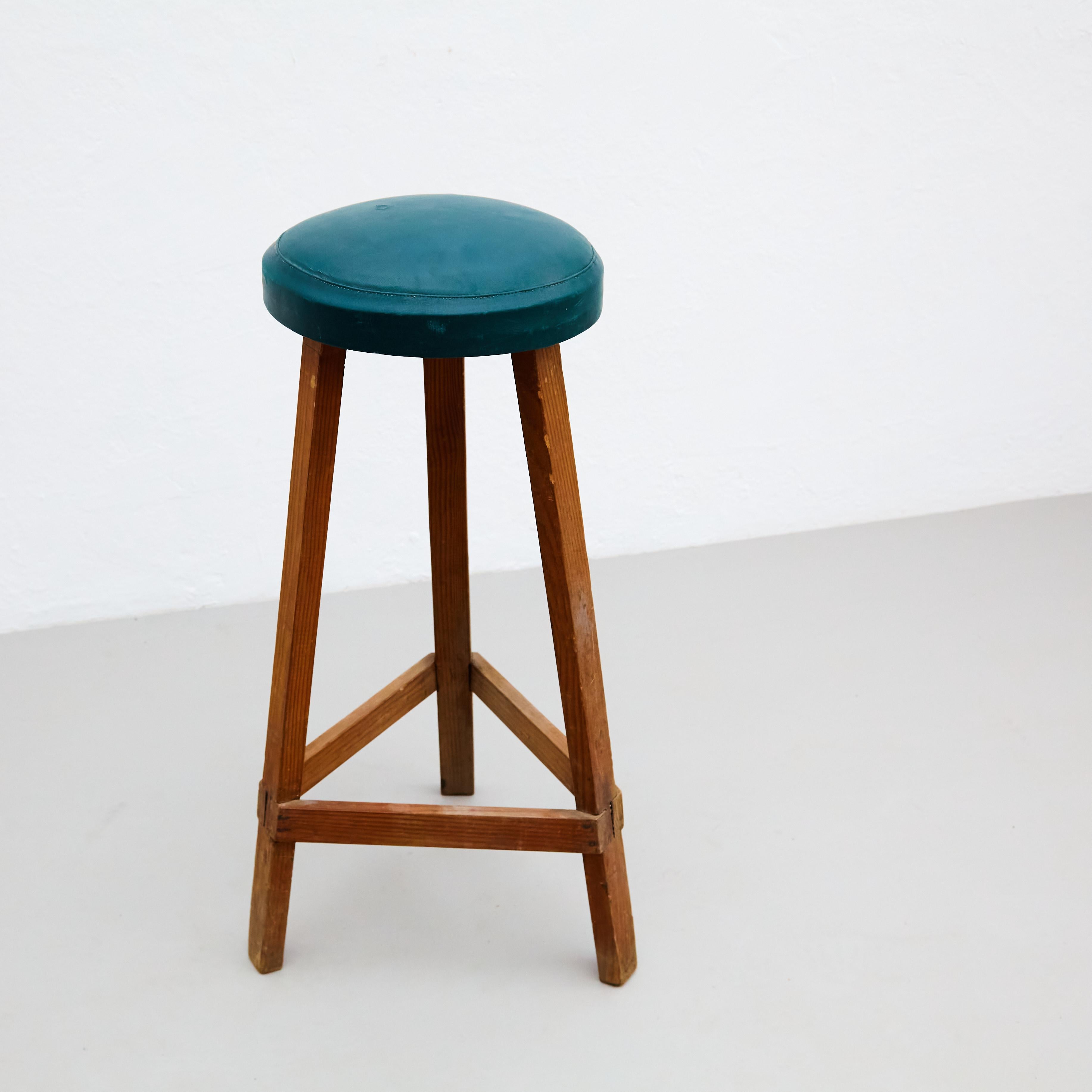 Mid-Century Modern Rationalist Wood High Stool, circa 1950 In Good Condition For Sale In Barcelona, Barcelona