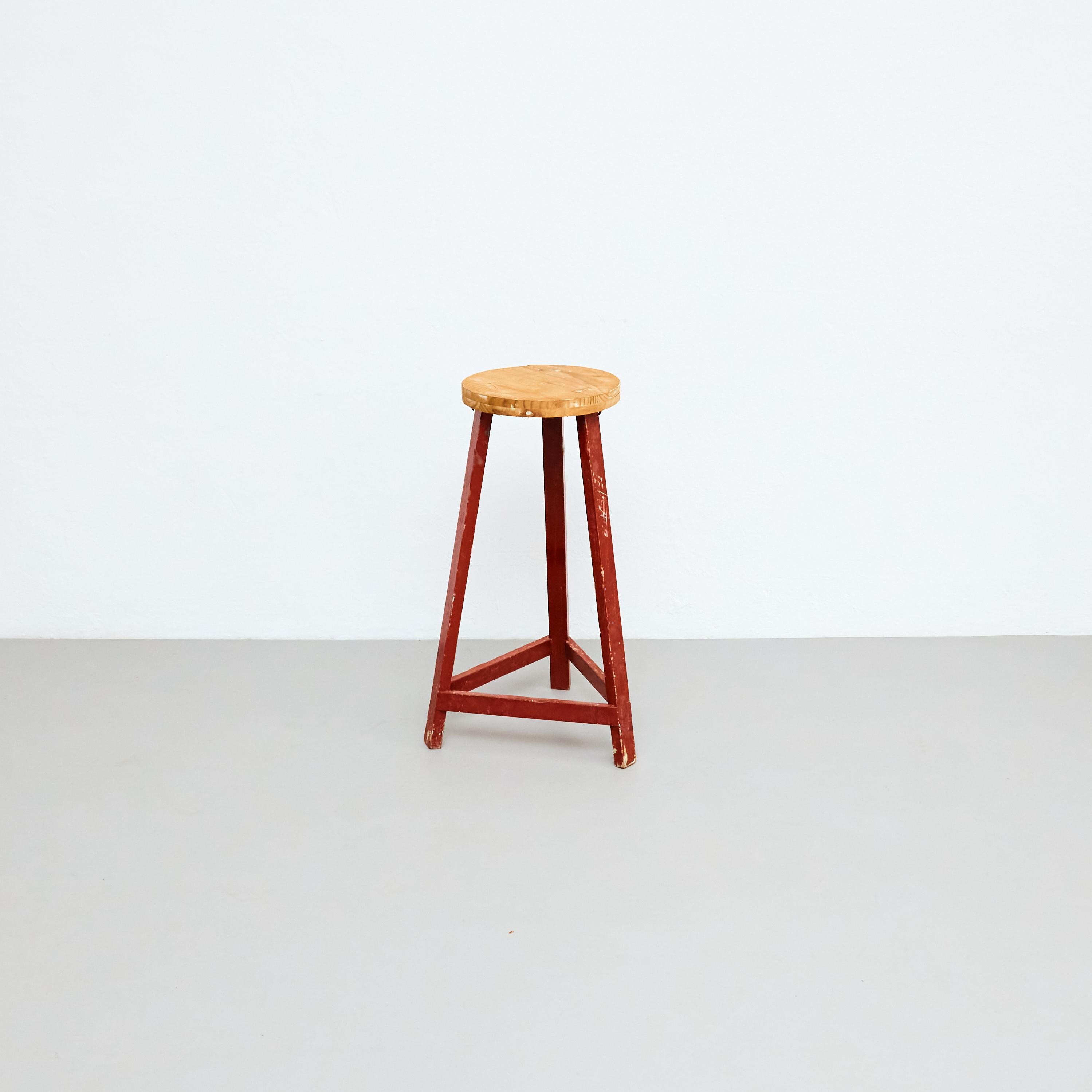 Mid-Century Modern Rationalist Wood High Stool, circa 1950 In Good Condition For Sale In Barcelona, Barcelona