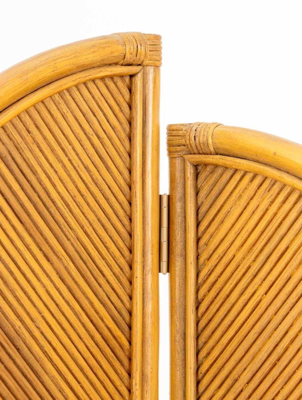 Biombo de 3 paneles de ratán moderno de mediados de siglo en Bueno estado para la venta en Astoria, NY