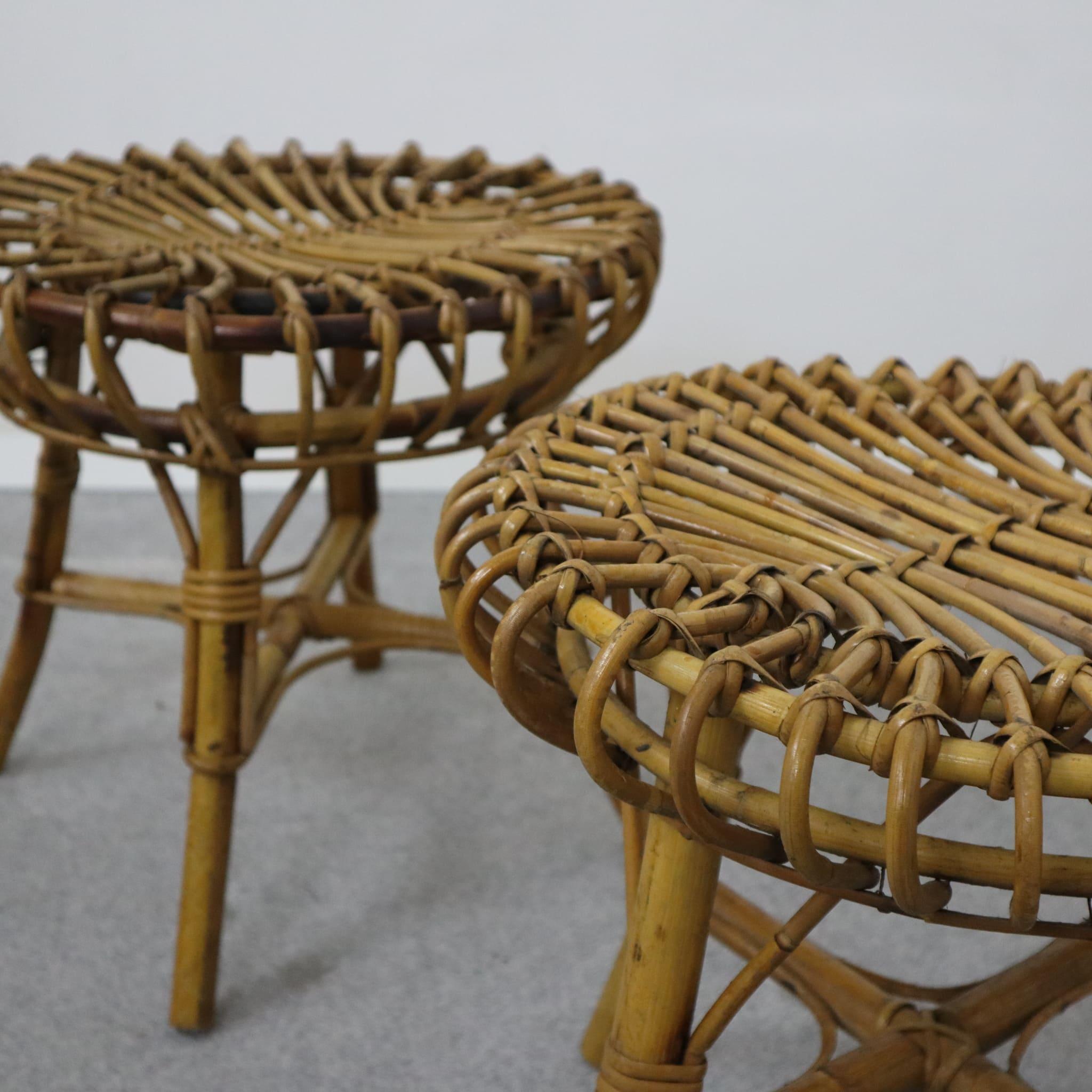Taburete otomano de ratán y bambú de mediados de siglo Franco Albini, Italia, años 60 finales del siglo XX en venta