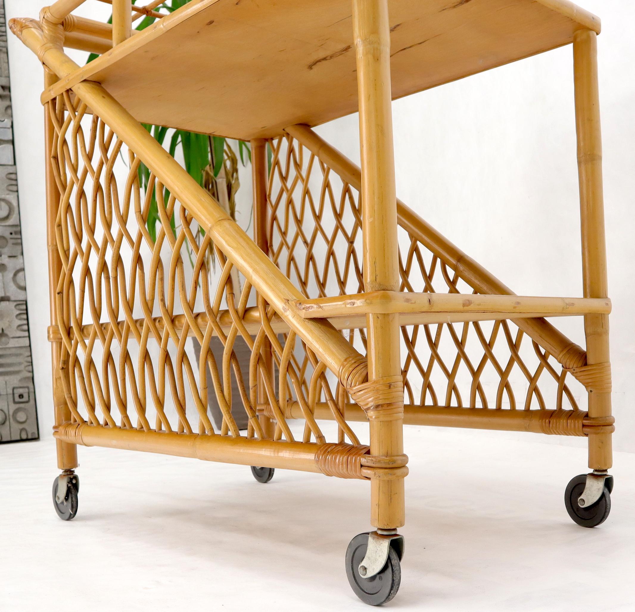 Mid century modern rattan and bamboo serving bar cart w/ bottles holder. For Sale 3