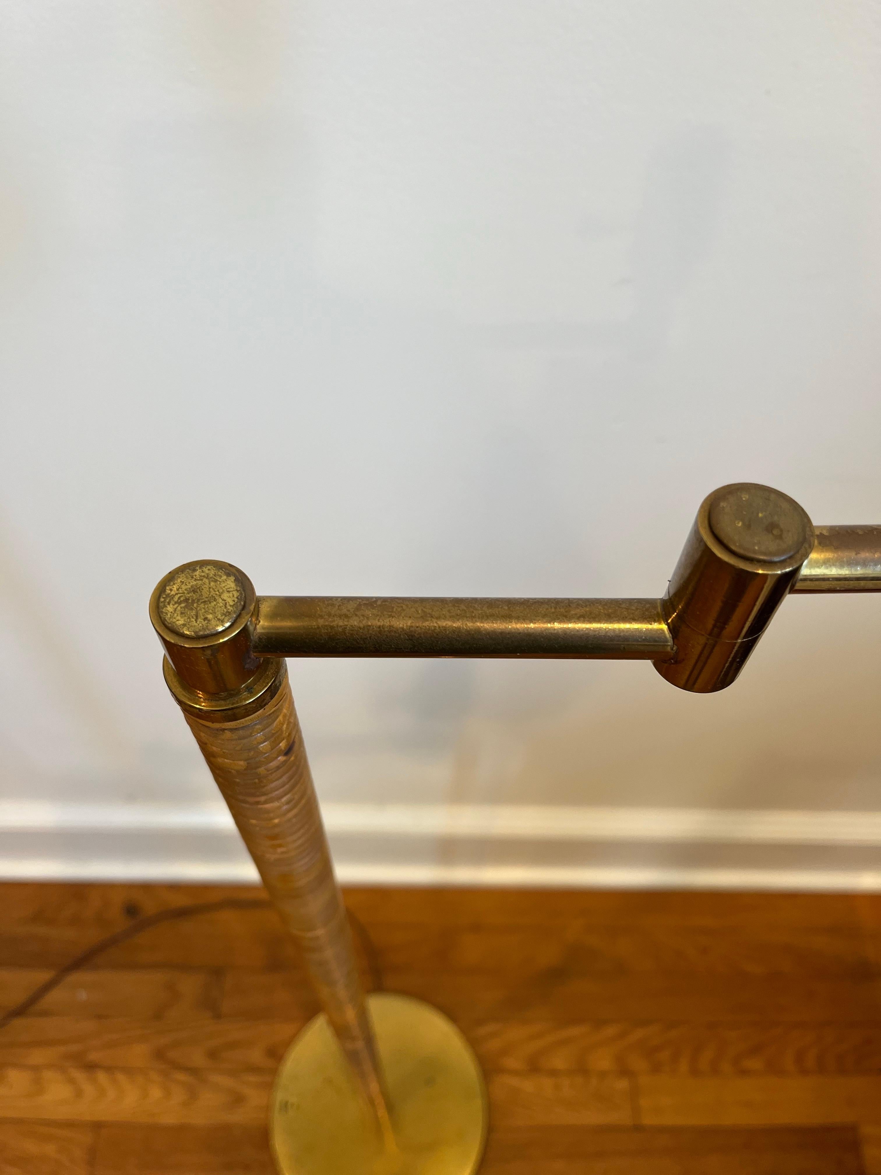 20ième siècle Mid-Century Modern Rattan and Brass Swing Arm Floor Lamp en vente