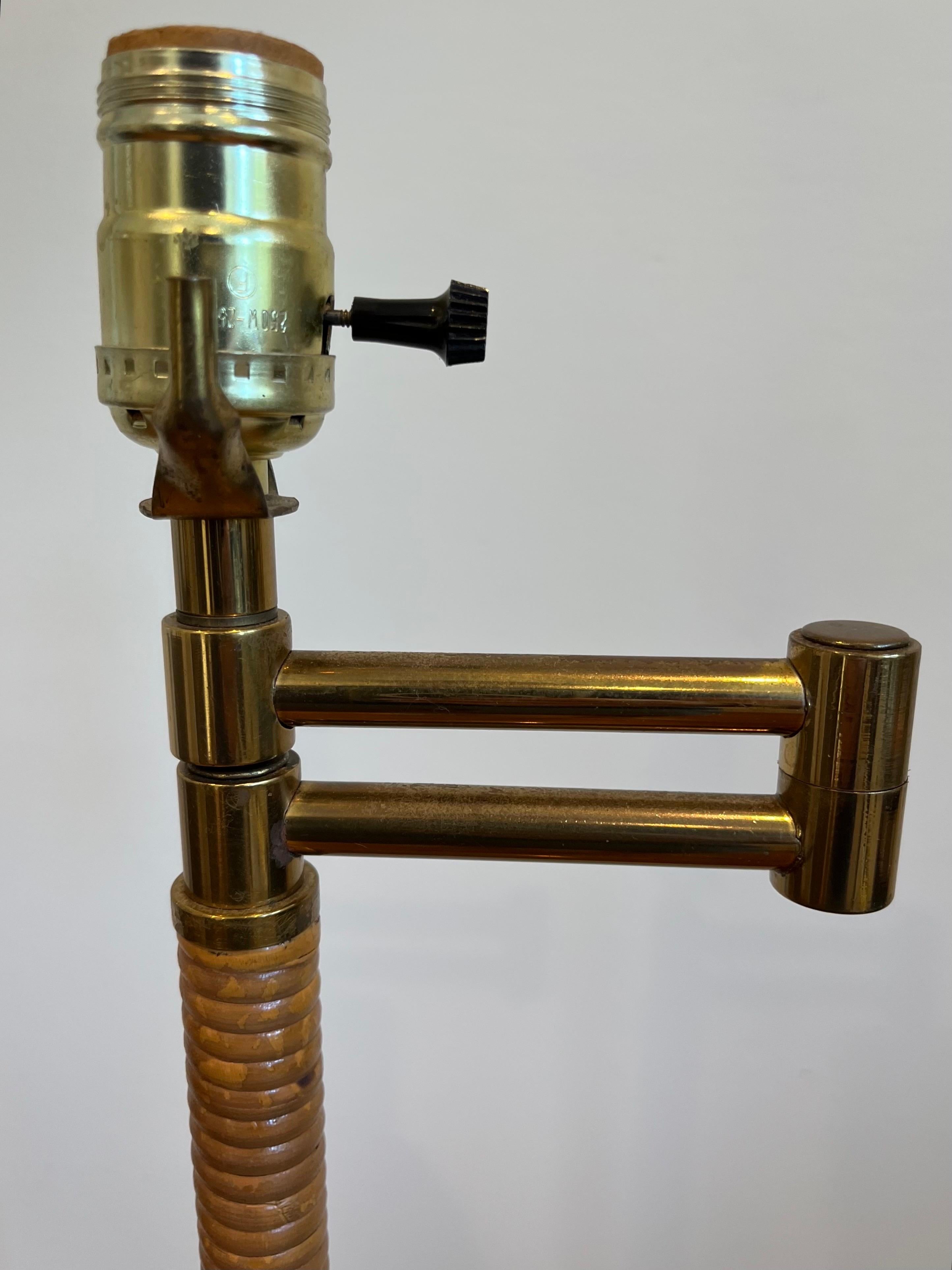 Mid-Century Modern Rattan and Brass Swing Arm Floor Lamp en vente 1