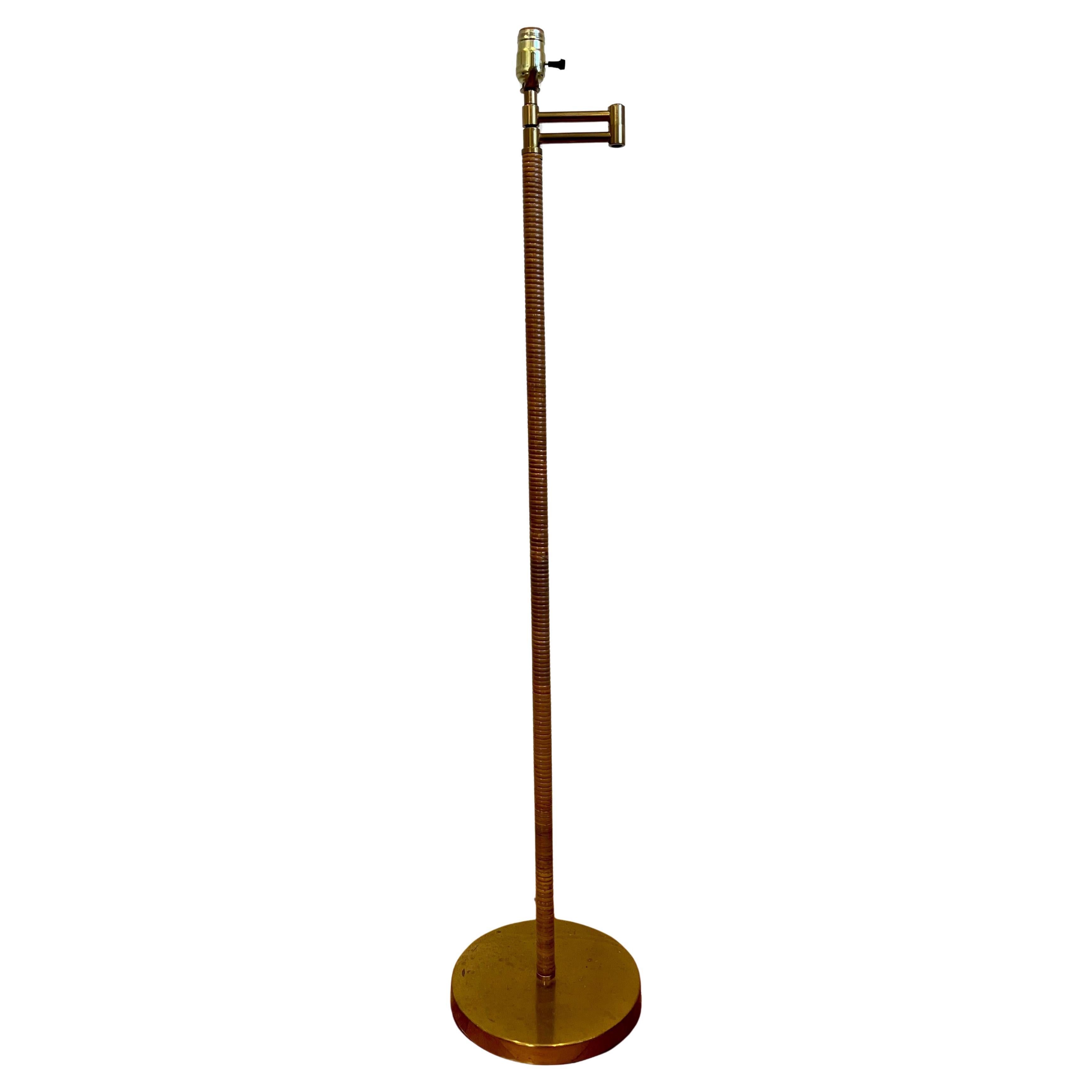 Mid-Century Modern Rattan and Brass Swing Arm Floor Lamp en vente