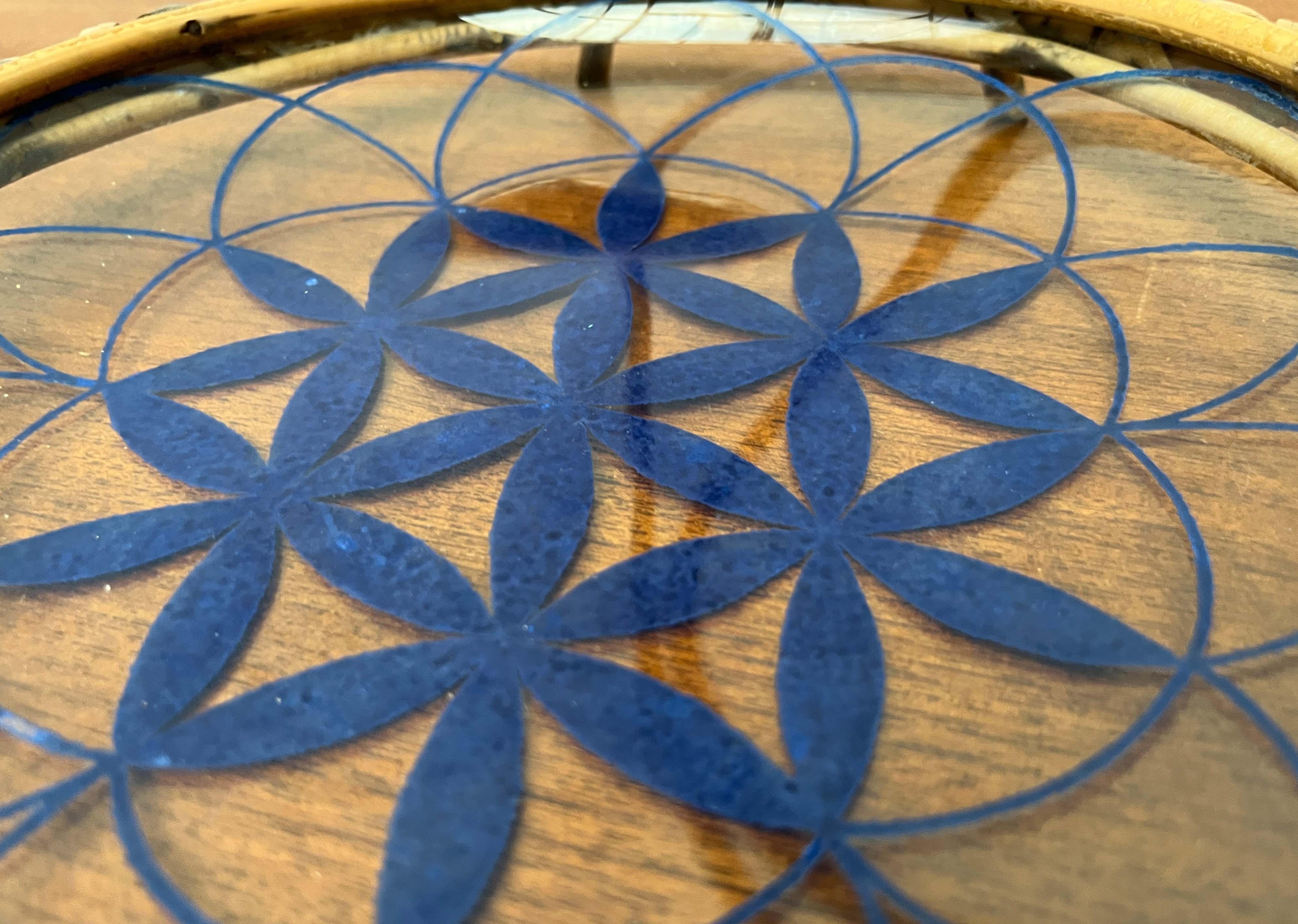 Moderne Schale aus Rattan und Glas, blaues Blumenmuster, Finnland, 1960er Jahre im Angebot 13