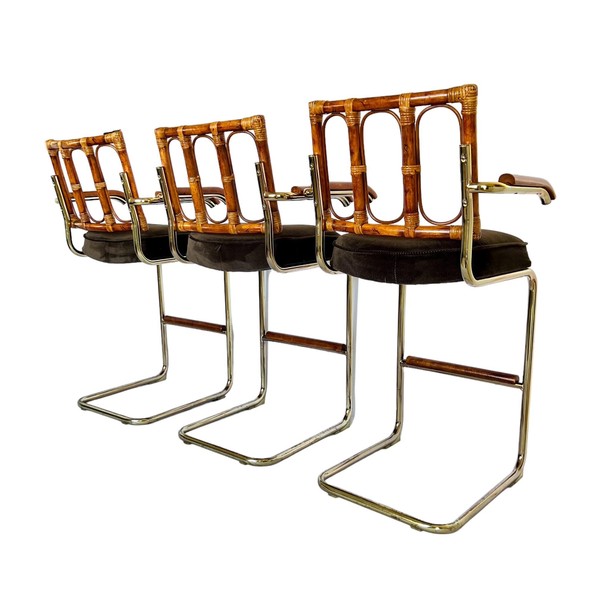 Mid-Century Modern Rattan and Tubular Brass Cantilever Bar Stools, Set of 3 In Good Condition For Sale In Harlingen, TX
