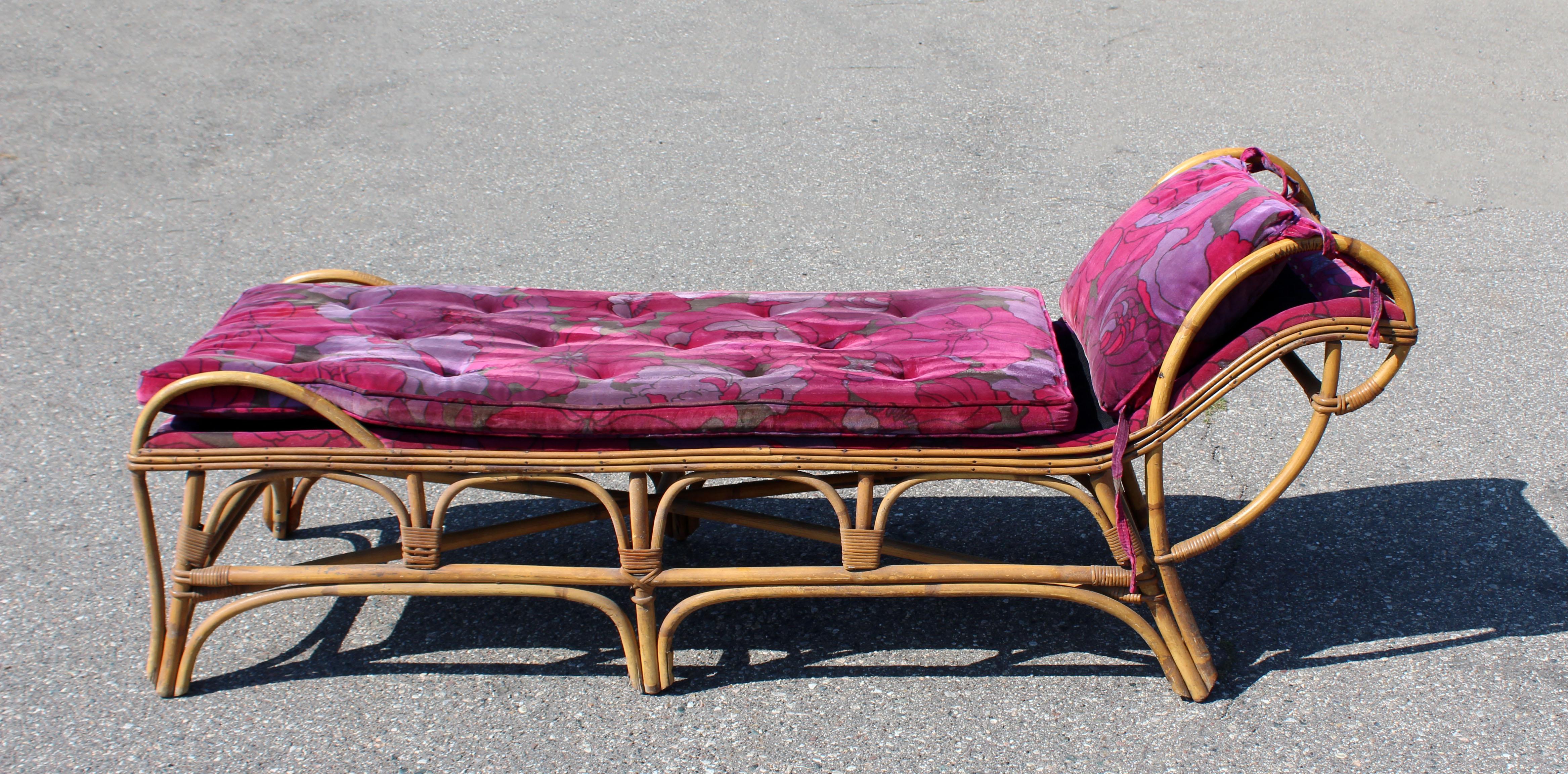 Mid-Century Modern Rattan Bamboo Chaise Lounge Jack Lenor Larsen 1970s In Good Condition In Keego Harbor, MI