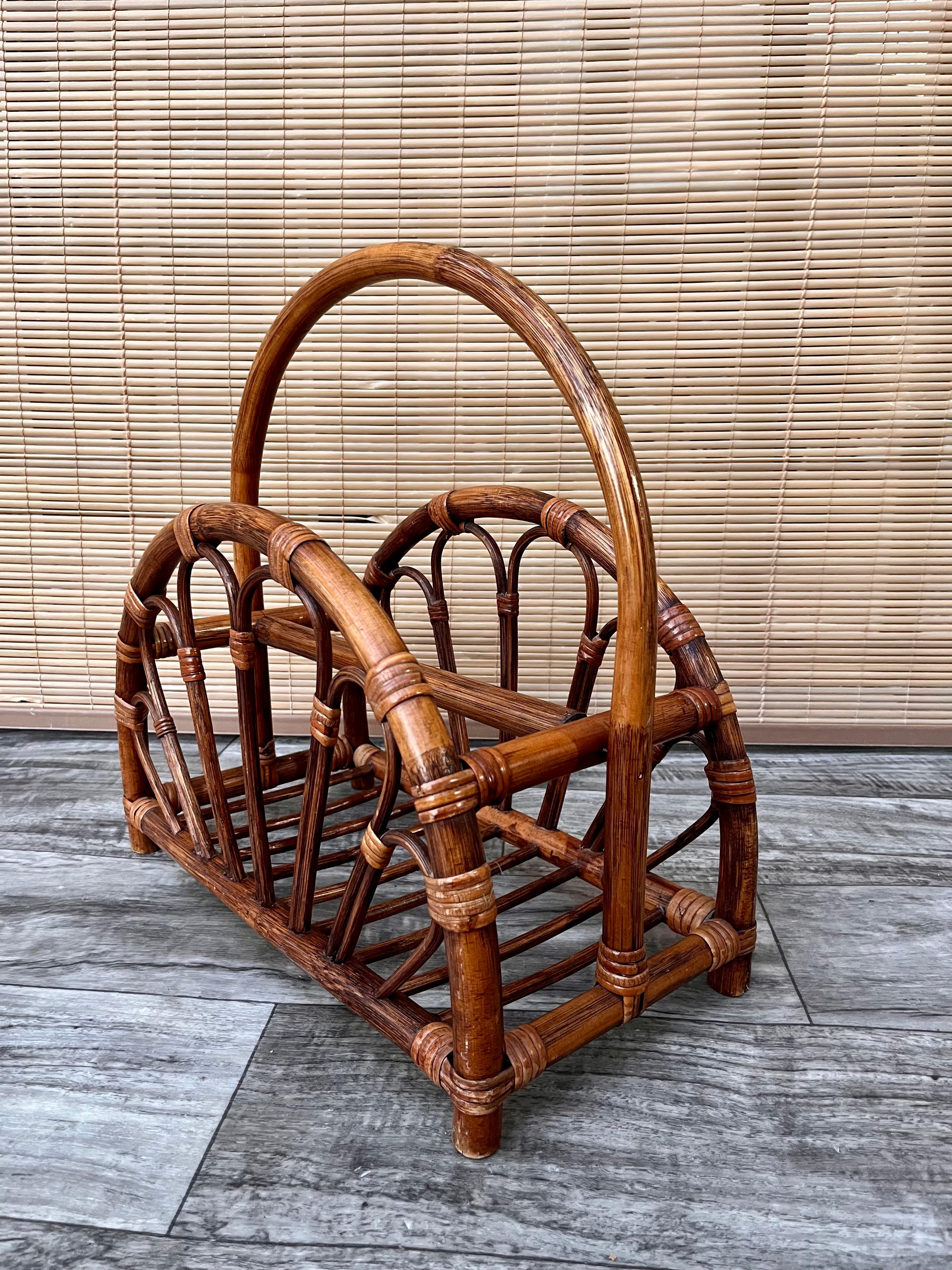 Mid-Century Modern Rattan Bamboo Magazine Rack in the Style of Franco Albini In Good Condition For Sale In Miami, FL