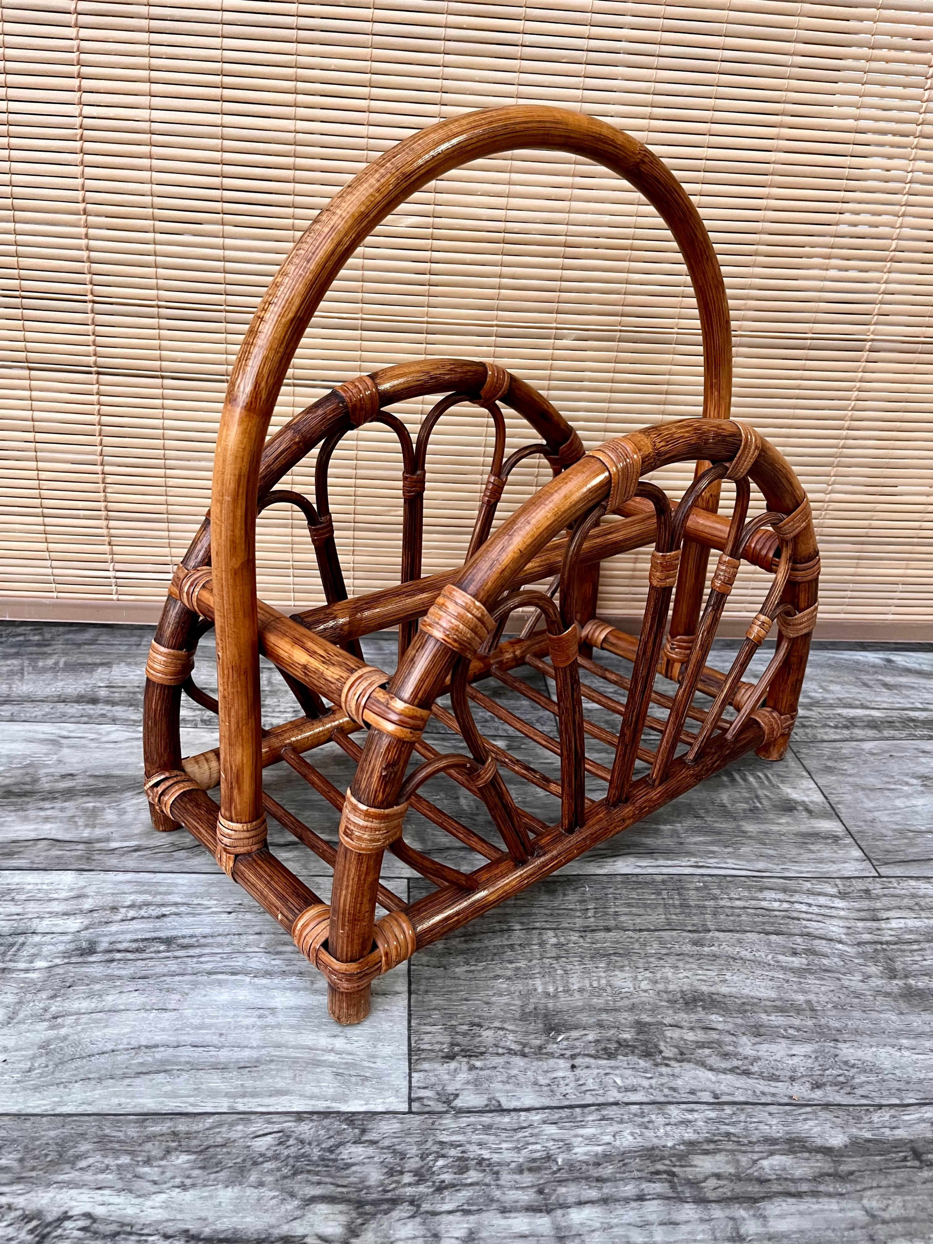 Mid-Century Modern Rattan Bamboo Magazine Rack in the Style of Franco Albini For Sale 2