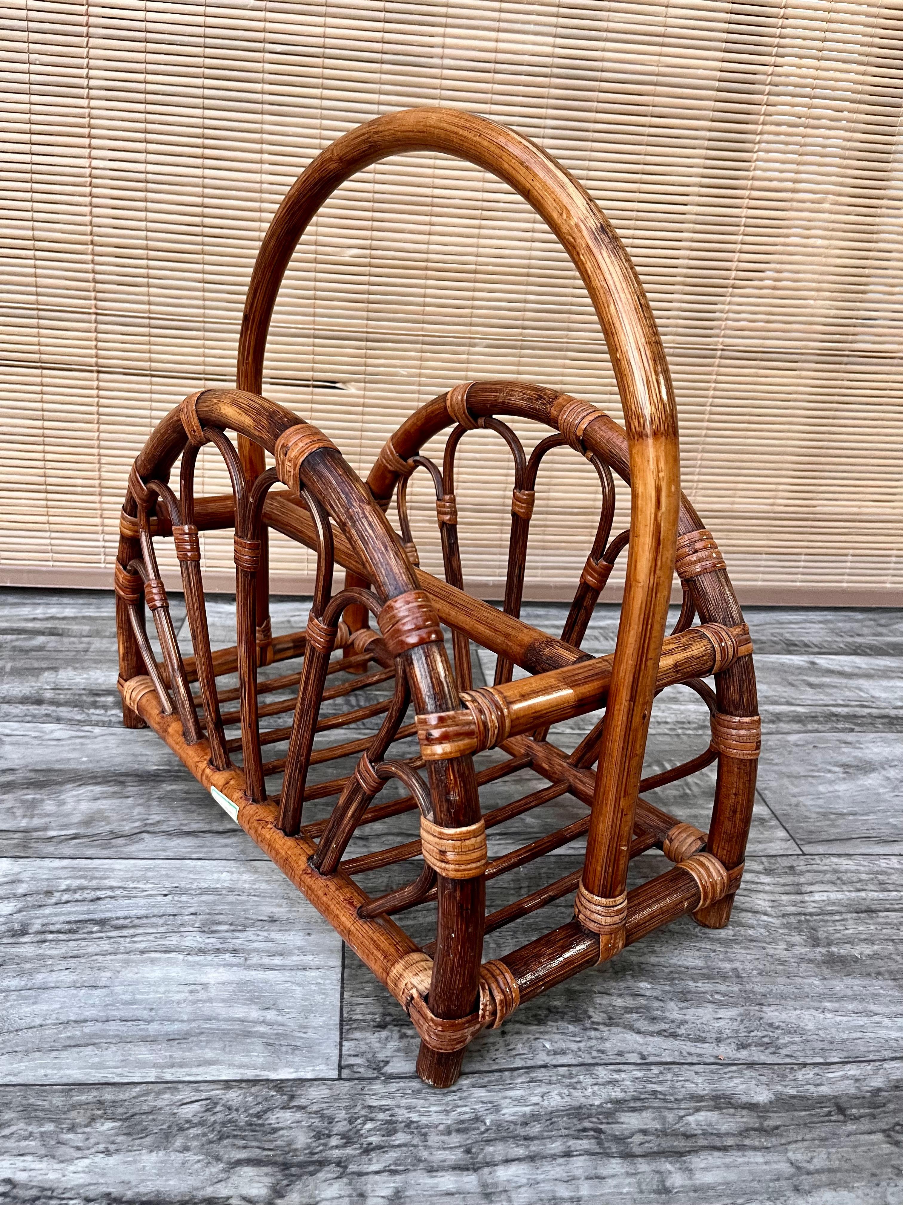 Mid-Century Modern Rattan Bamboo Magazine Rack in the Style of Franco Albini For Sale 3