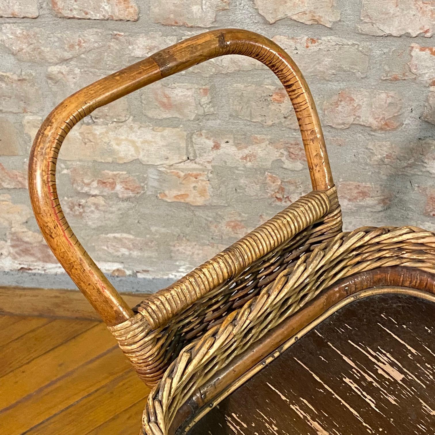 Carrello da bar in rattan di metà secolo nello stile di Franco Albini, Italia anni '50 In condizioni discrete in vendita a Trieste, IT
