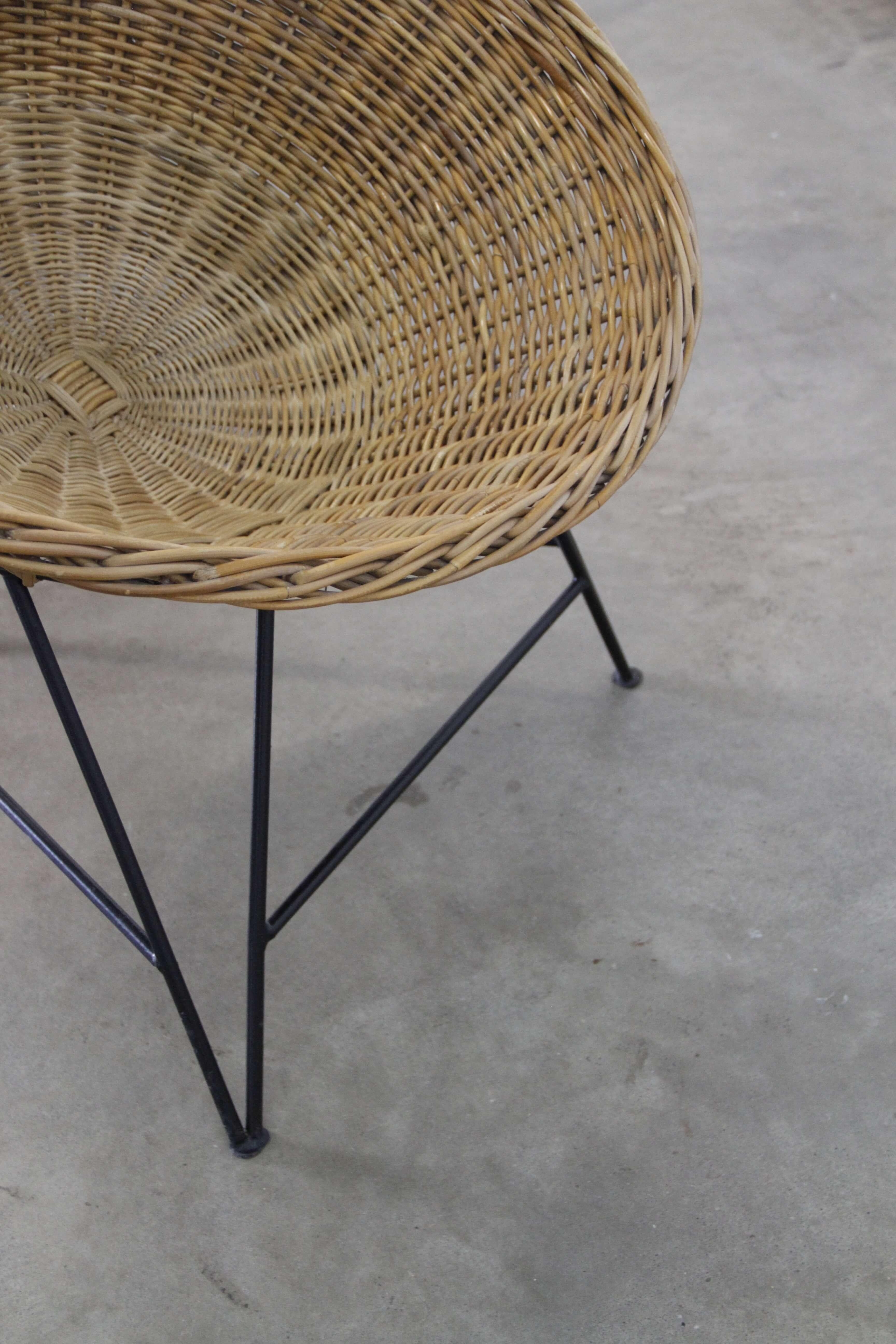 These woven rattan chairs have a metal black frame.