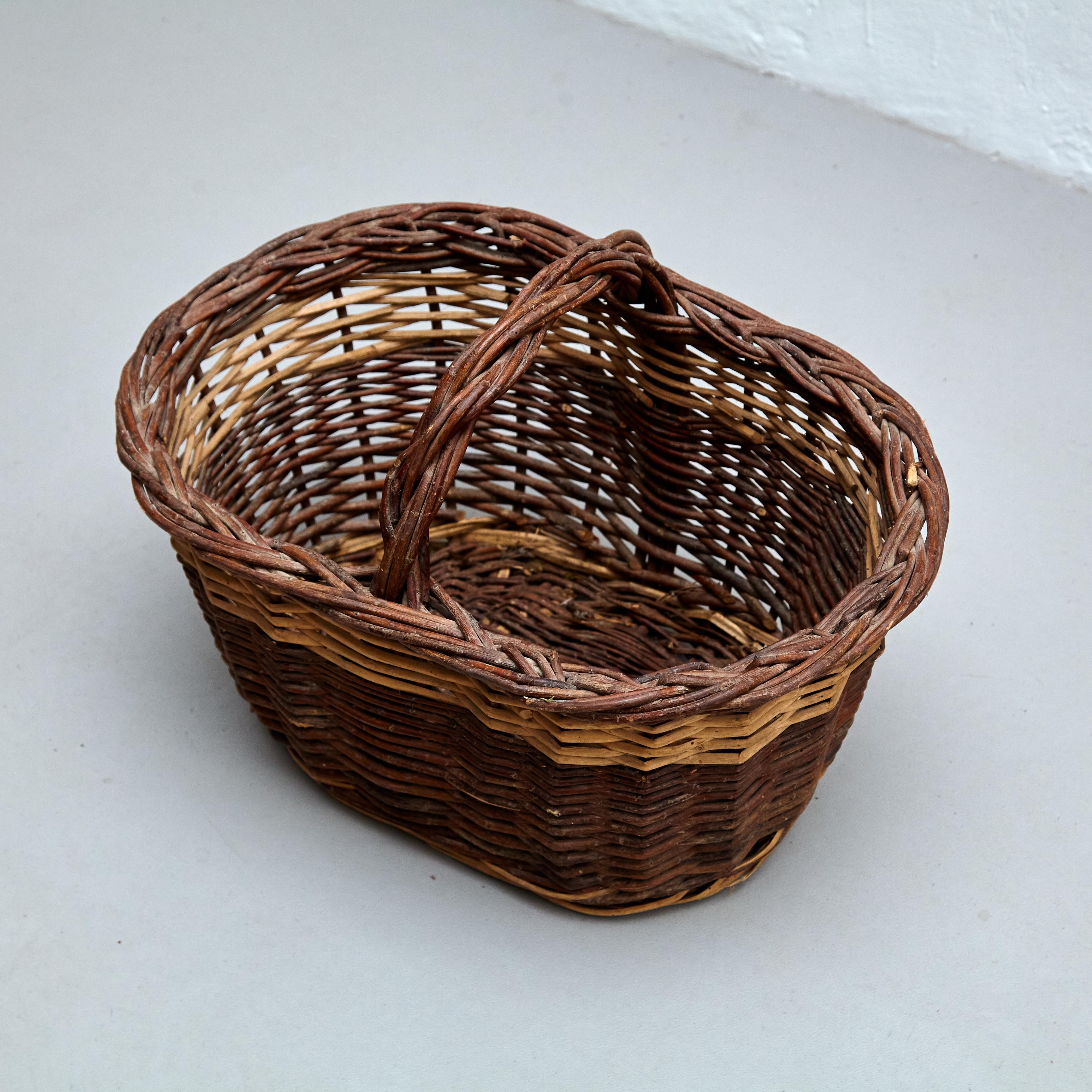 Mid-Century Modern Rattan Basket, circa 1960 For Sale 2