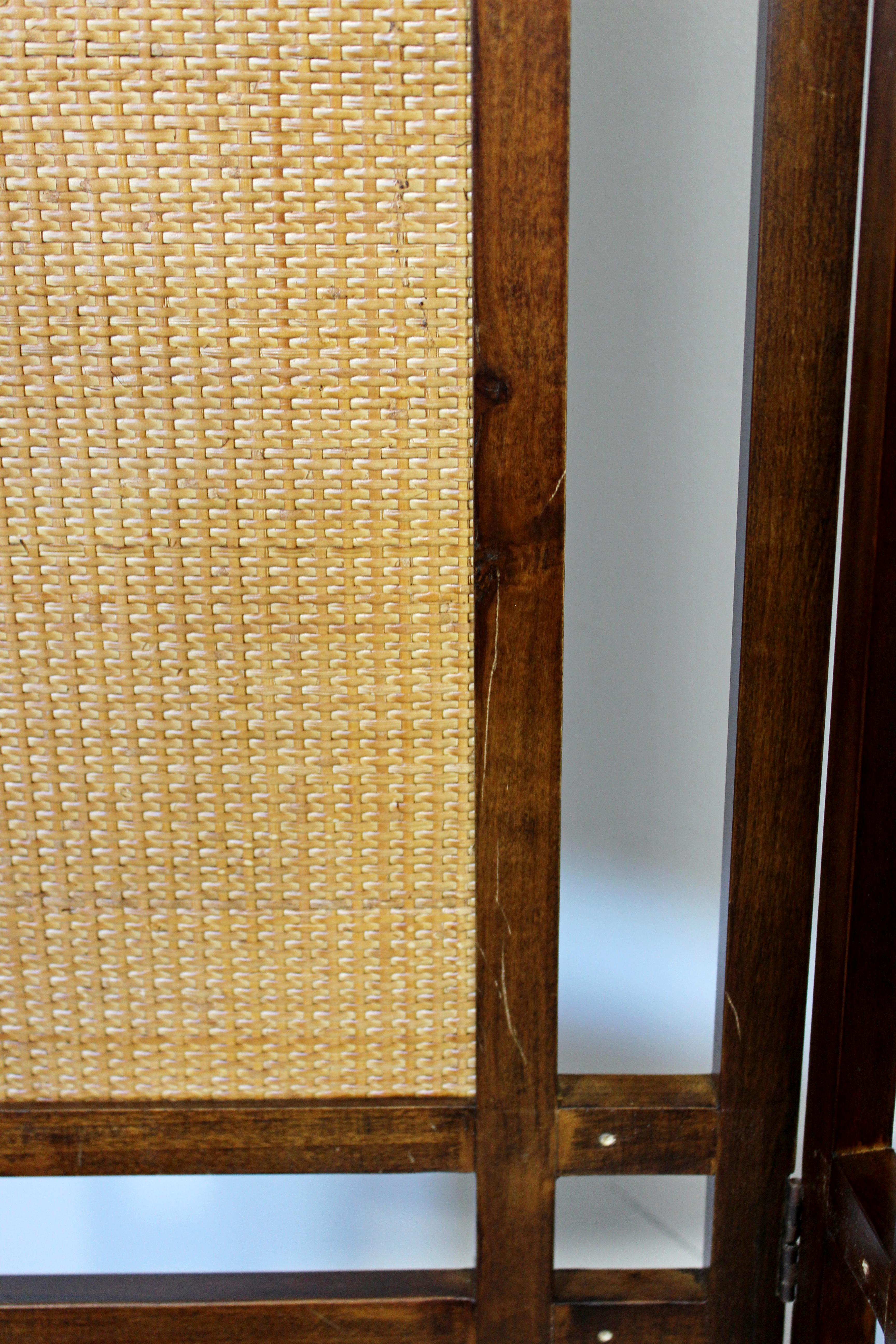 Mid-Century Modern Rattan Cane & Walnut Wood 3 Panel Room Divider Screen 1960s In Good Condition In Keego Harbor, MI