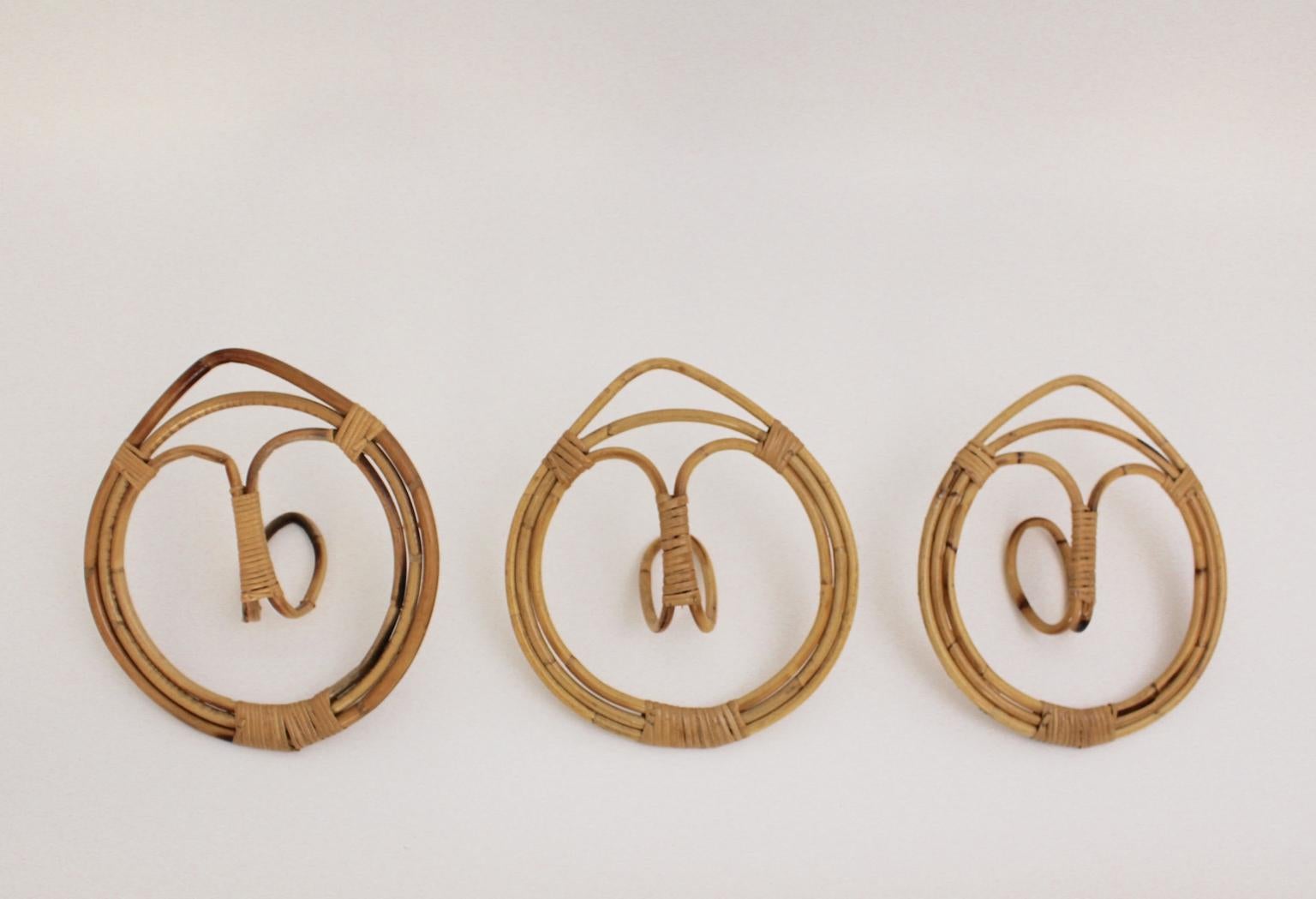 This set of 3 vintage rattan coat hooks was designed by Franco Albini & Franca Helg, Italy 1961 and manufactured by Bonacina.
If you want to mix some Riviera style into your interior these pieces are well qualified.

approx. measures: Diameter 35