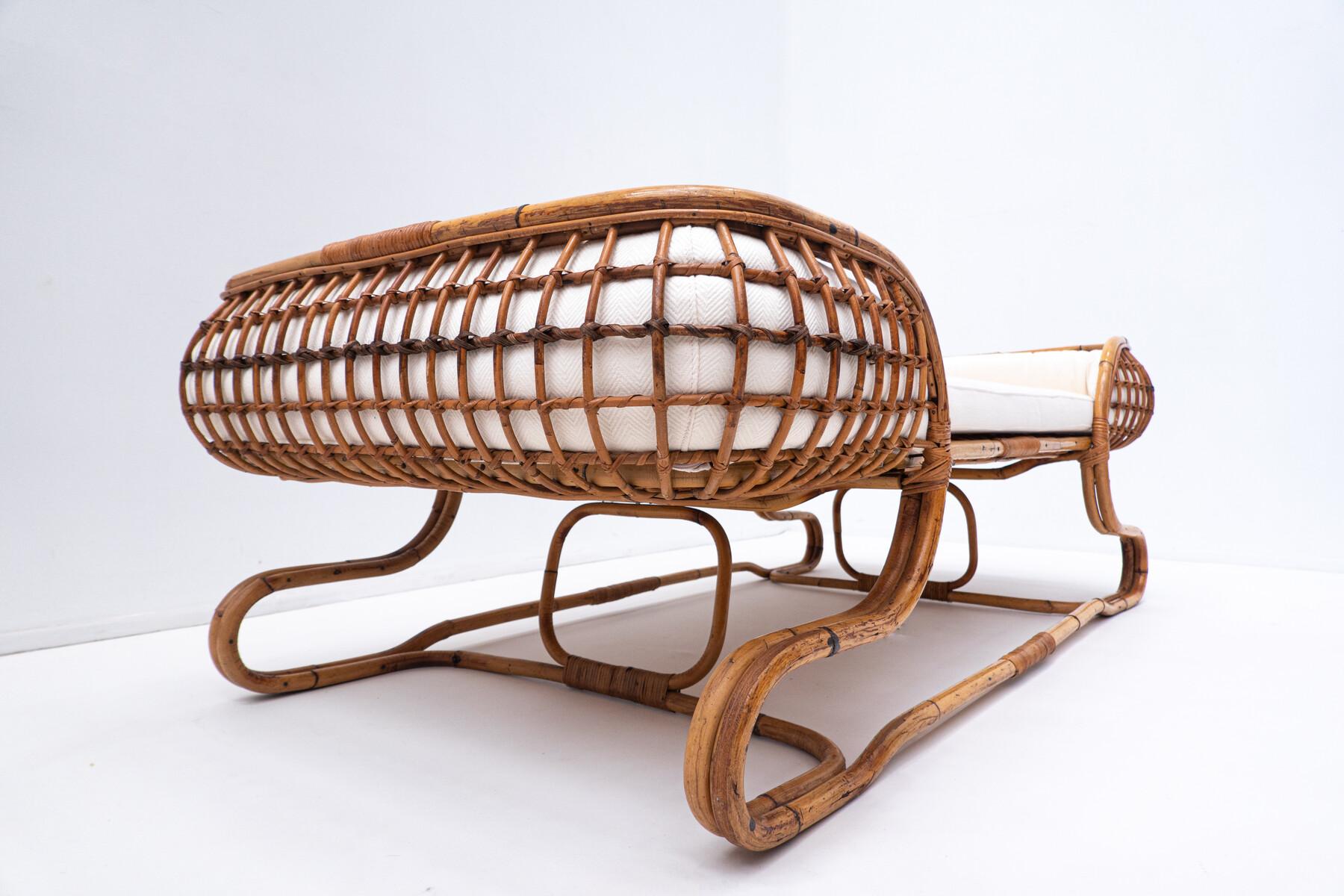 Mid-Century Modern Rattan Daybed, White Fabric, Italy 1960s In Good Condition In Brussels, BE