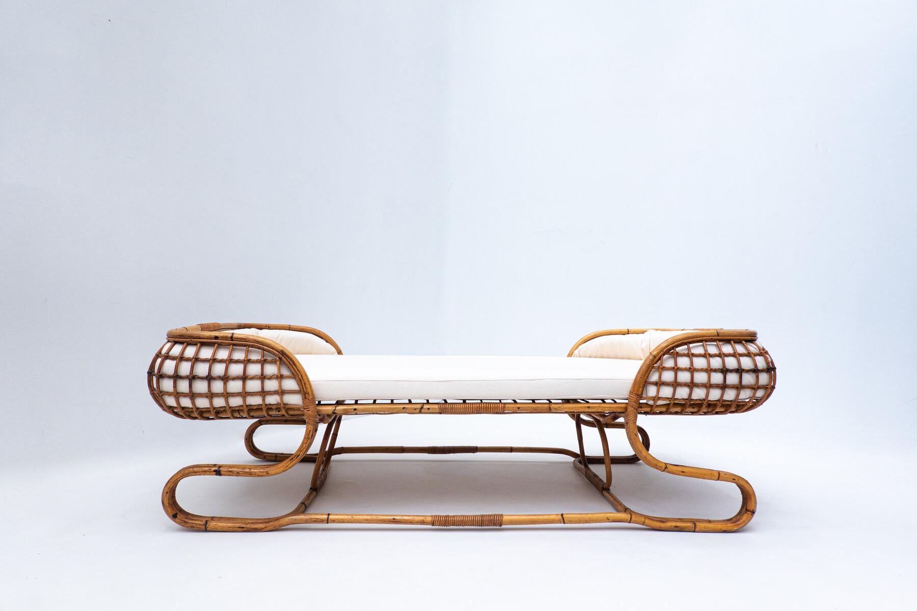 Mid-Century Modern Rattan Daybed, White Fabric, Italy 1960s 2