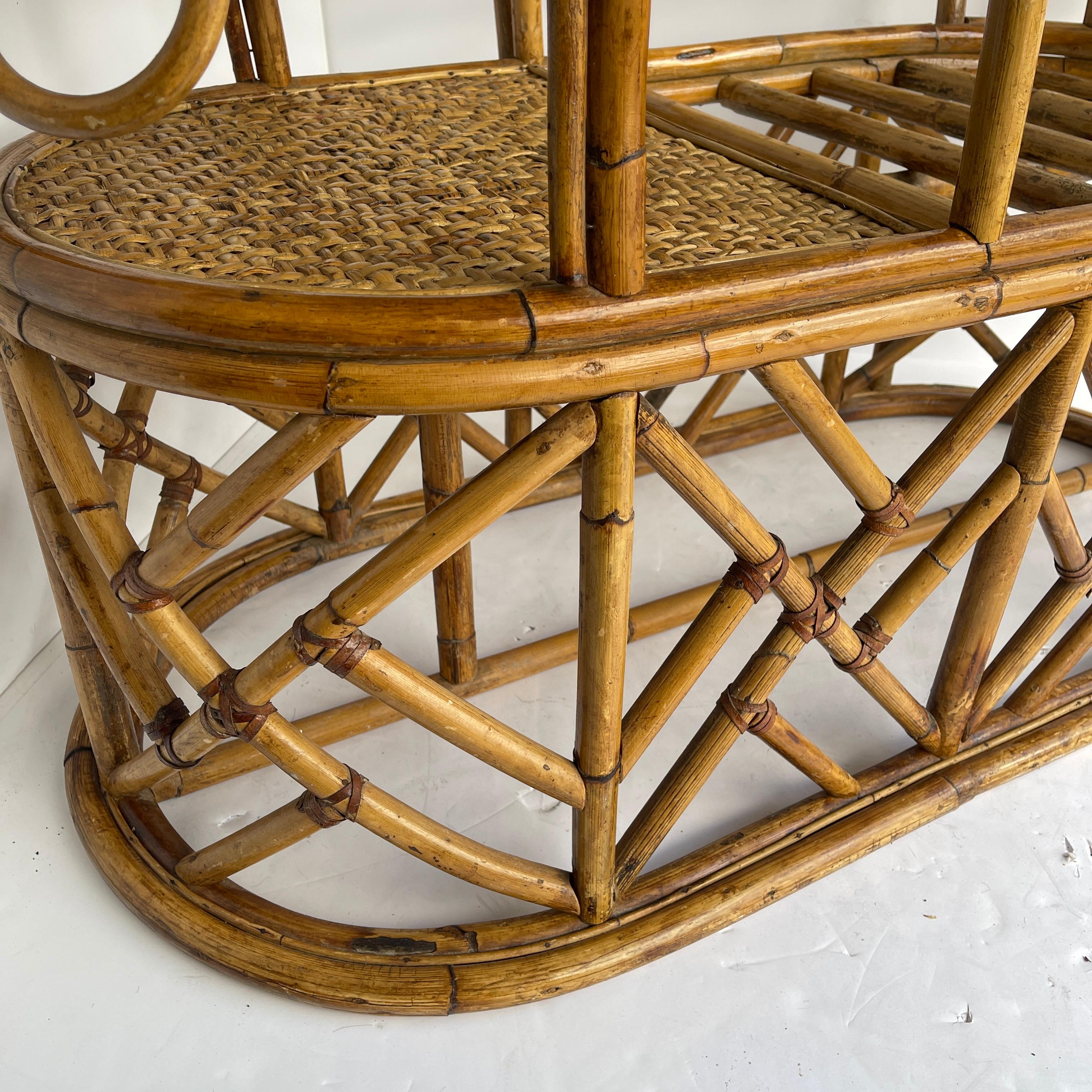 Mid-Century Modern Rattan Gossip Bench with Glass Top Table For Sale 4