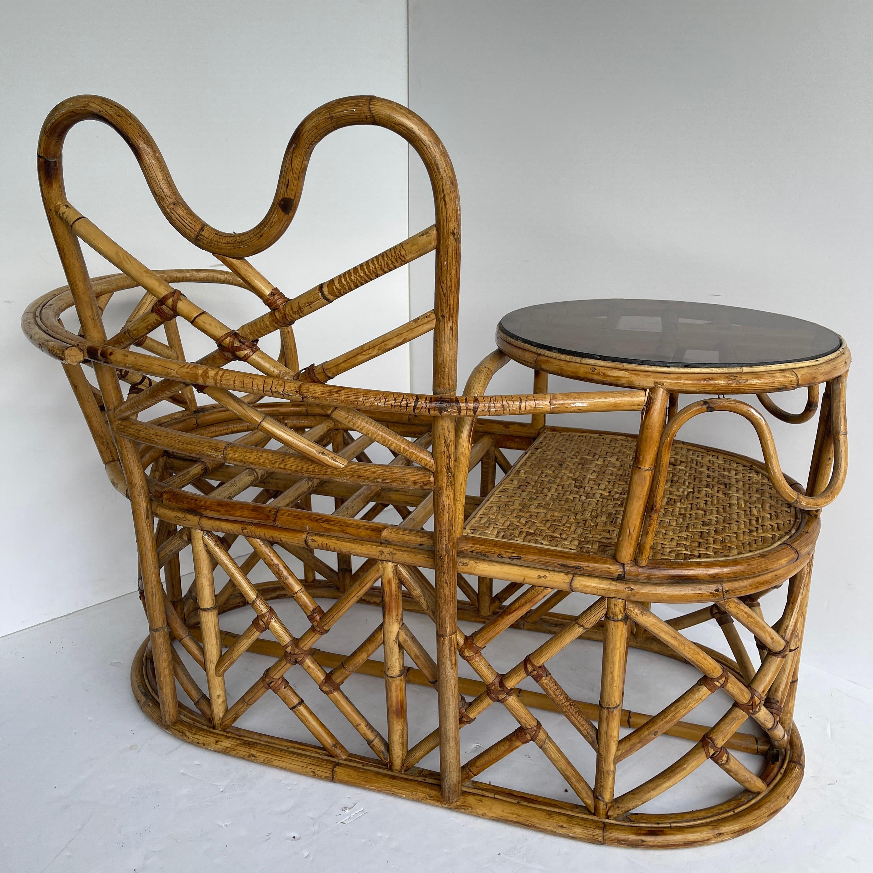 Mid-Century Modern Rattan Gossip Bench with Glass Top Table For Sale 6