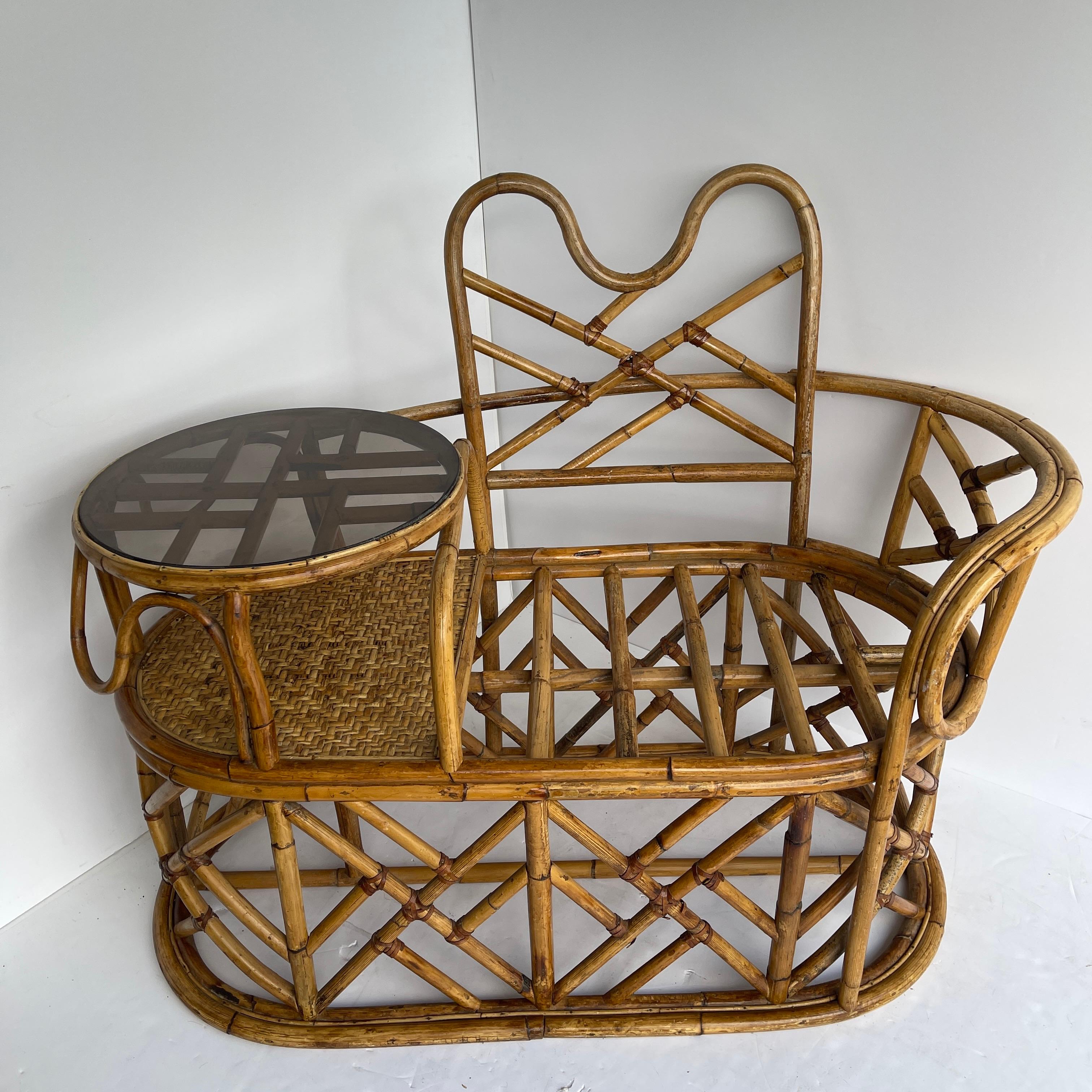 Italian Mid-Century Modern Rattan Gossip Bench with Glass Top Table For Sale