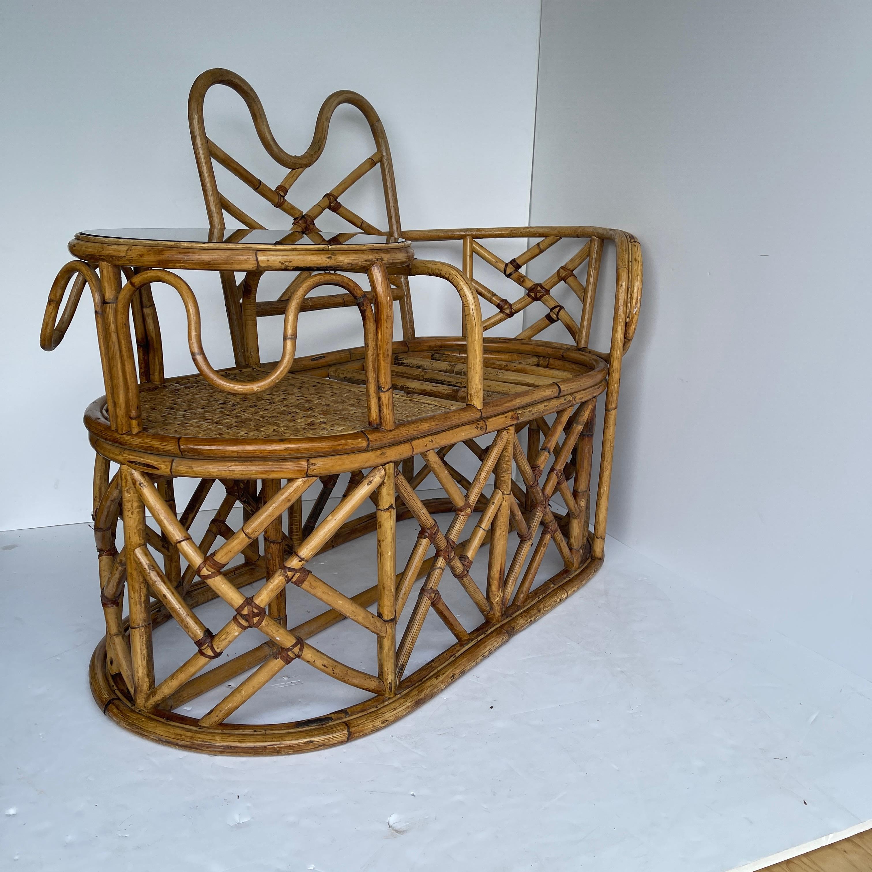 Mid-Century Modern Rattan Gossip Bench with Glass Top Table For Sale 2