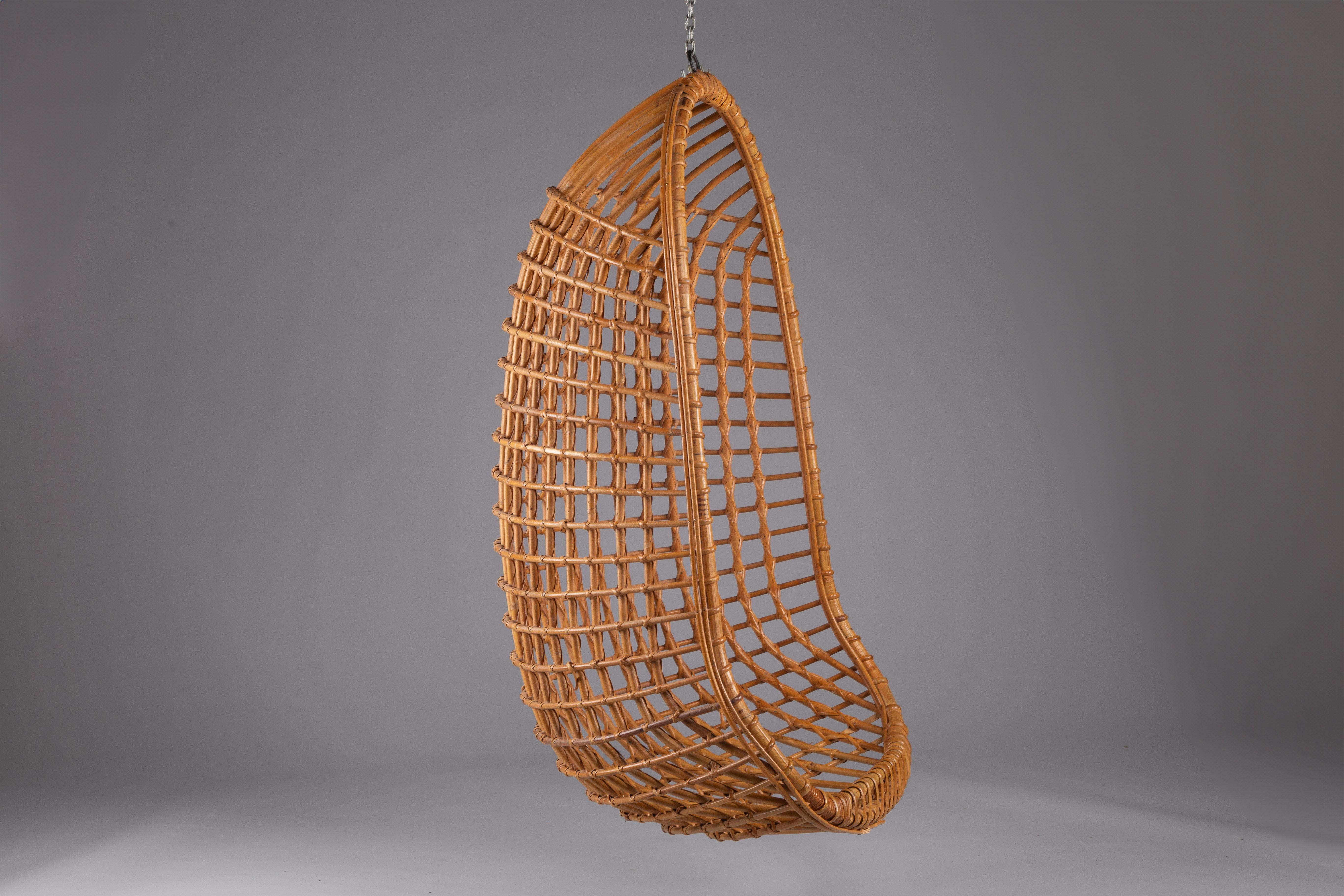 Sedia sospesa in rattan moderna di metà secolo in vendita 5
