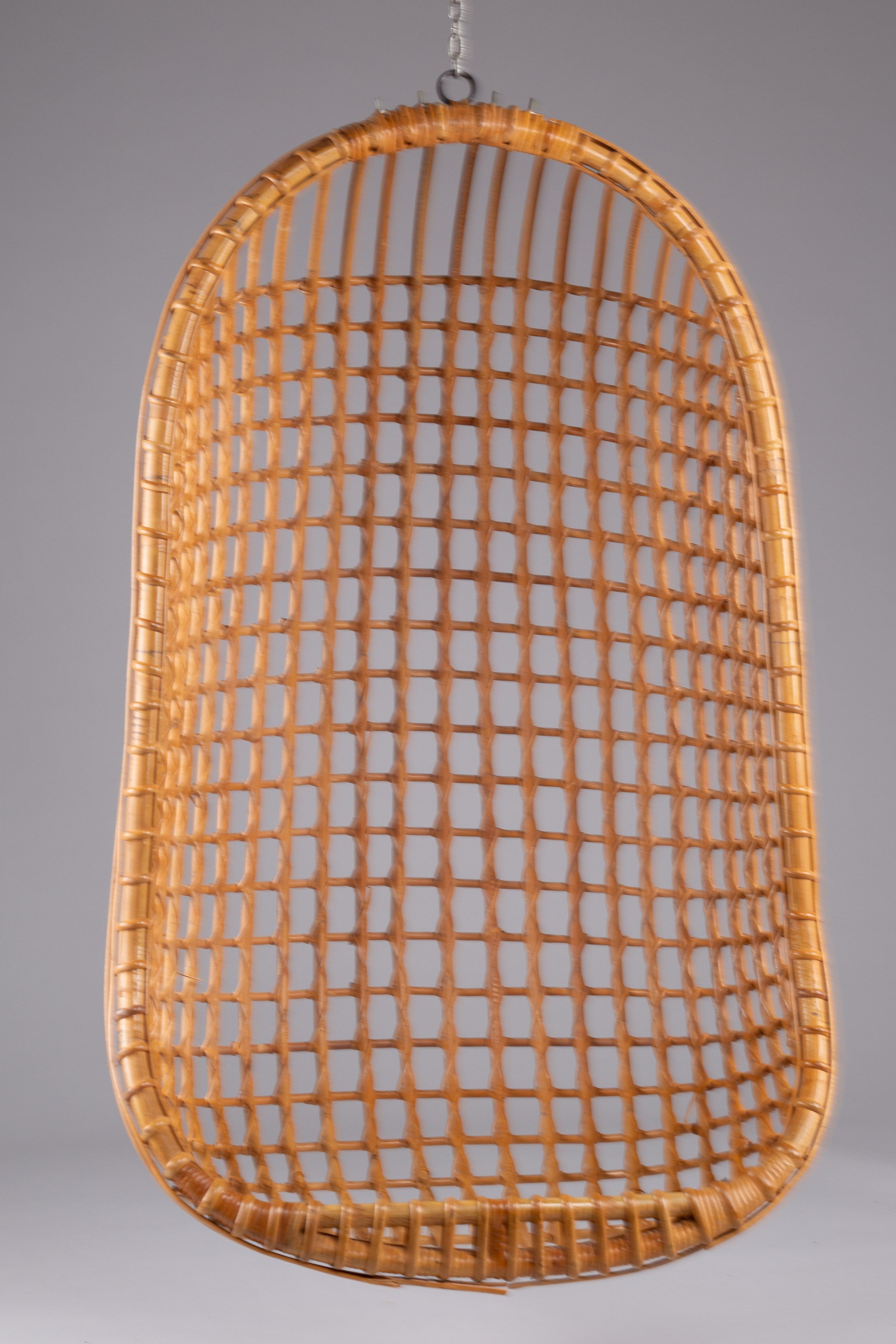 Sedia sospesa in rattan moderna di metà secolo in vendita 6