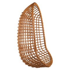 Silla colgante de ratán moderna de mediados de siglo