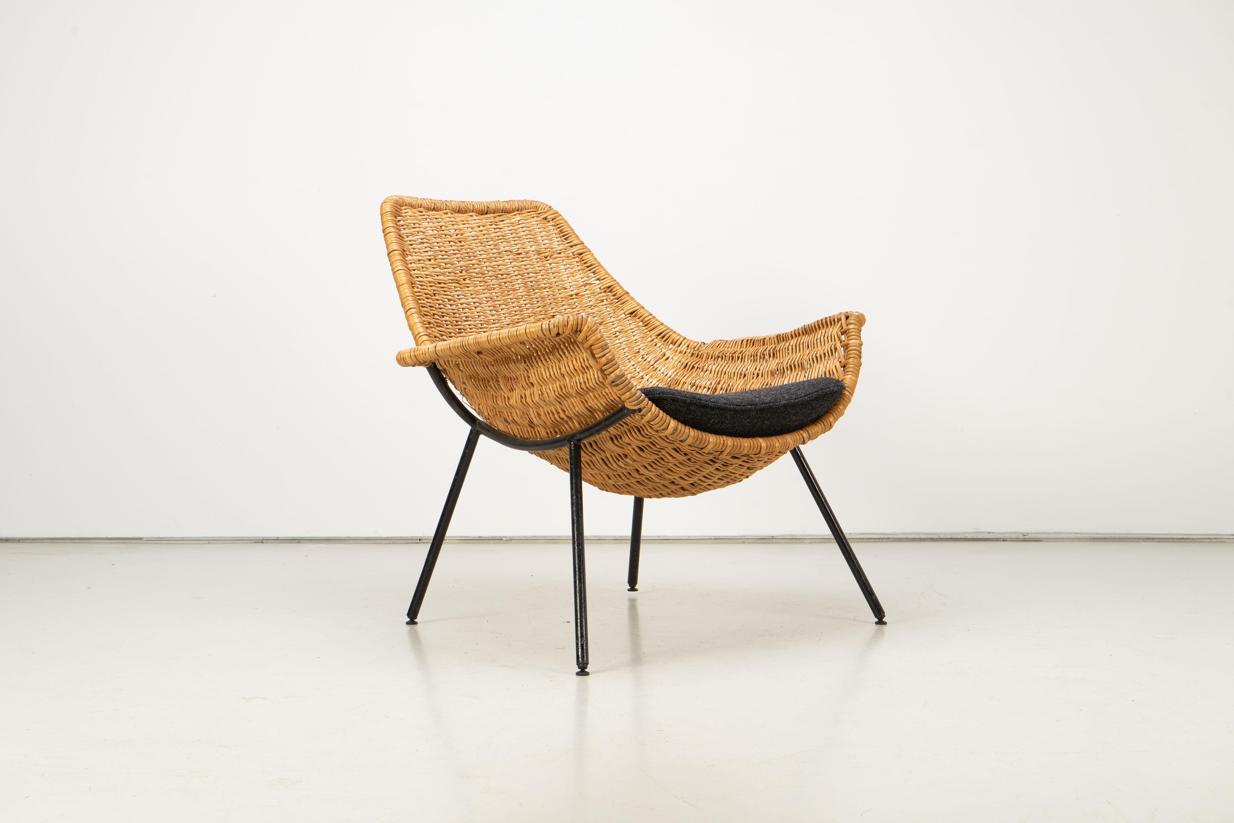 Steel Mid-Century Modern Rattan Lounge Chair by Giancarlo De Carlo Italy, 1954 For Sale