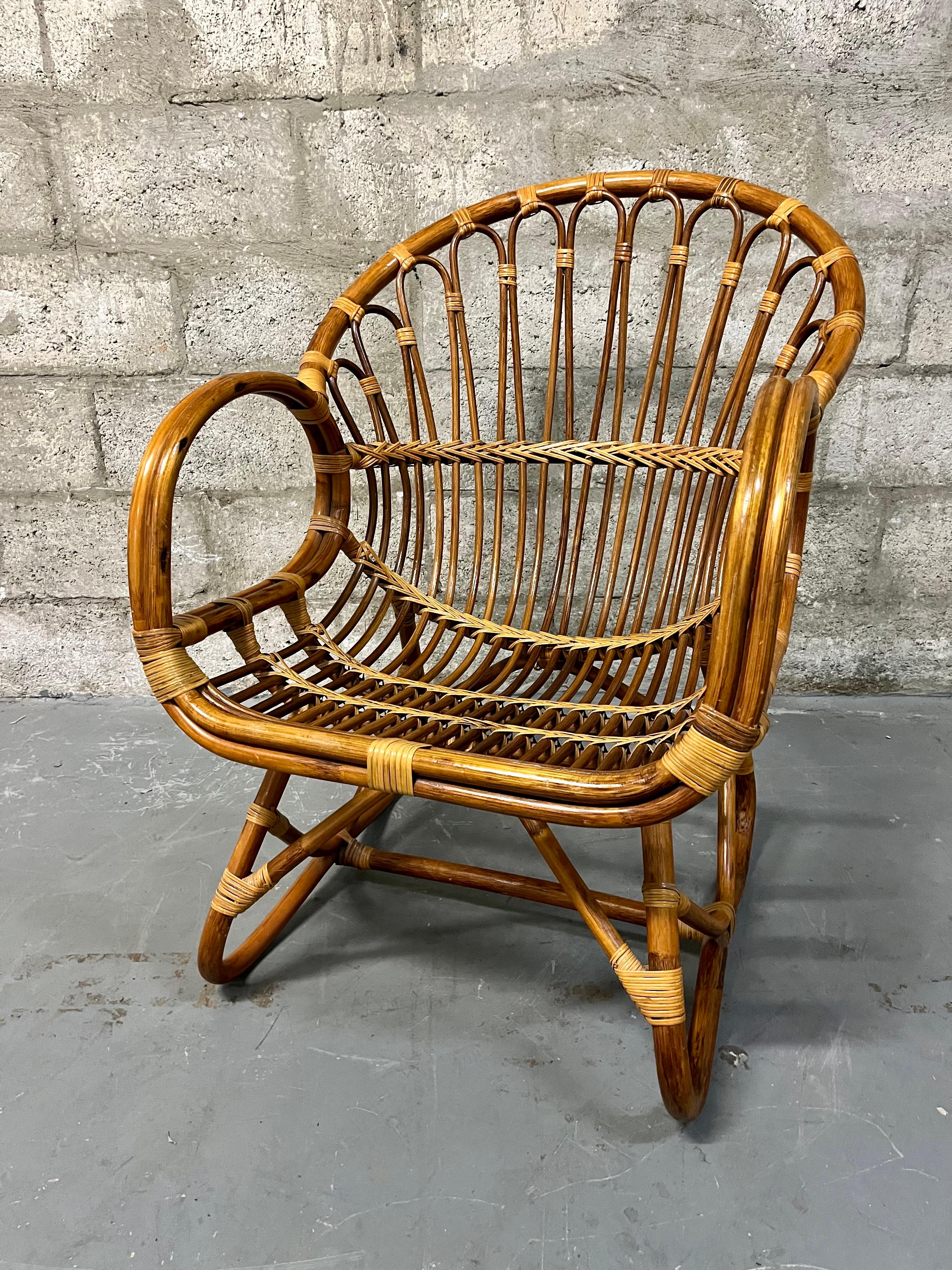 Bohemian Mid Century Modern Rattan Lounge Chair in the Franco Albini's Style. Circa 1970s For Sale