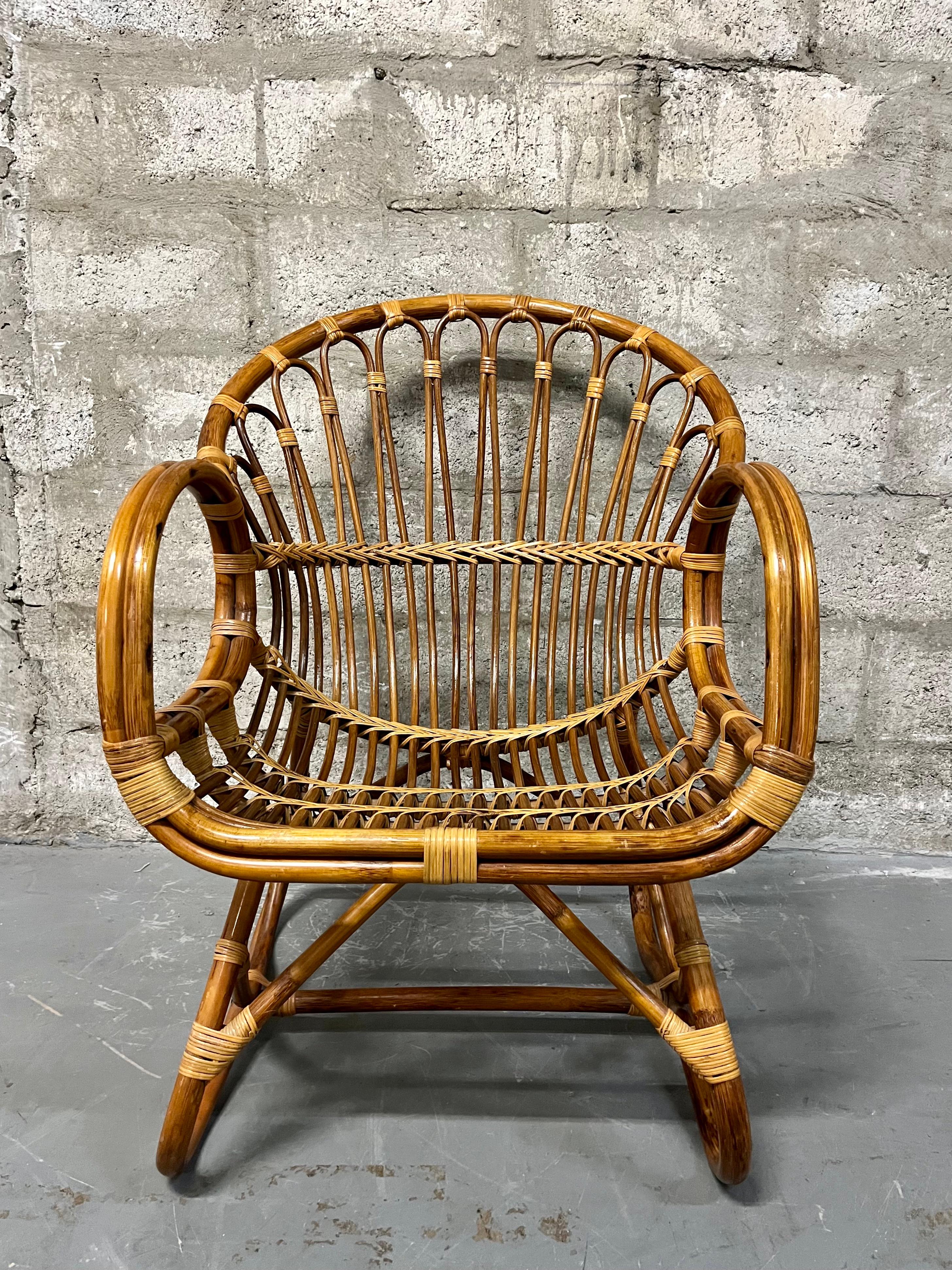 Mid Century Modern Rattan Lounge Chair in the Franco Albini's Style. Circa 1970s For Sale 2