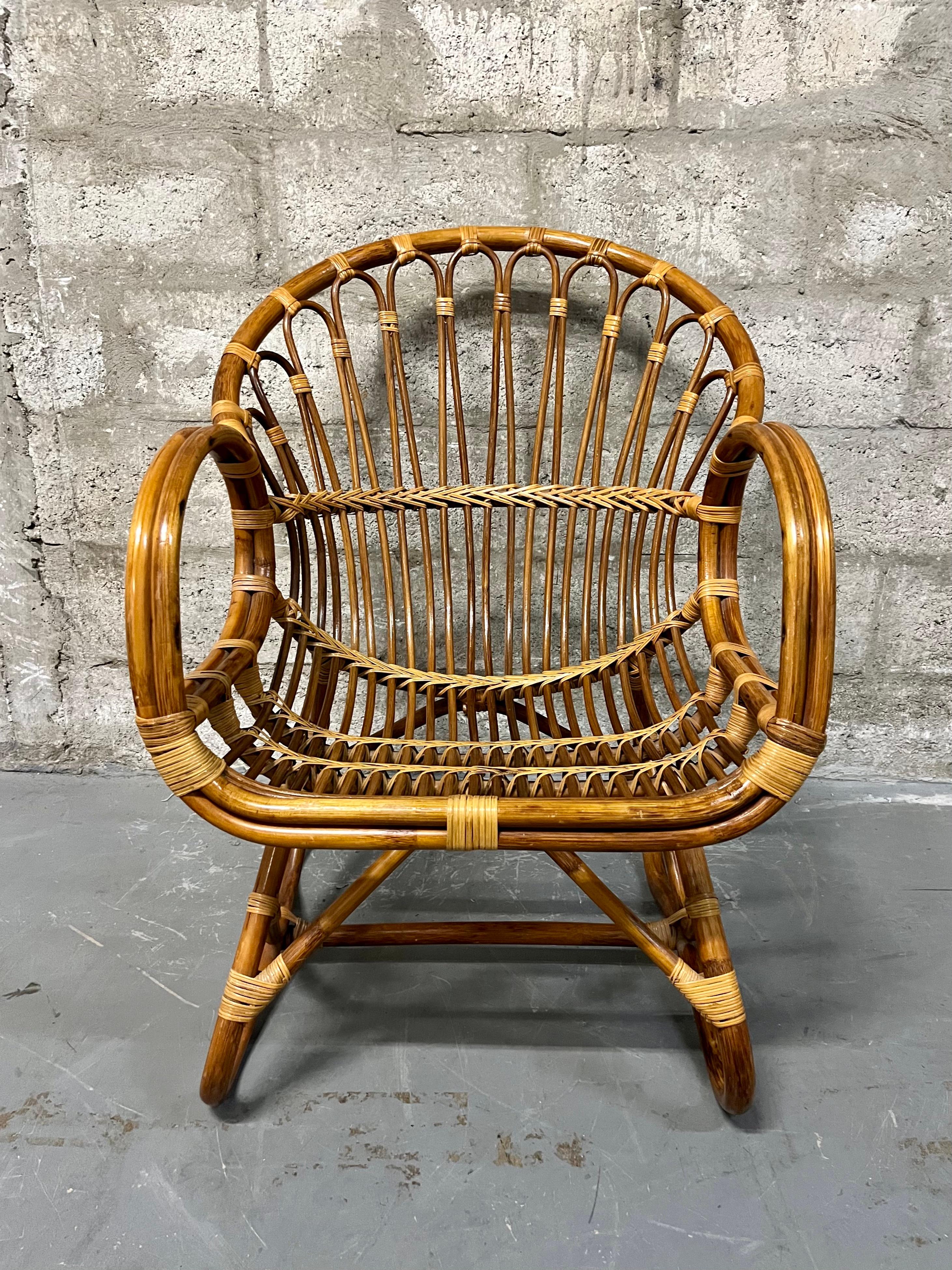Mid Century Modern Rattan Lounge Chair in the Franco Albini's Style. Circa 1970s For Sale 3