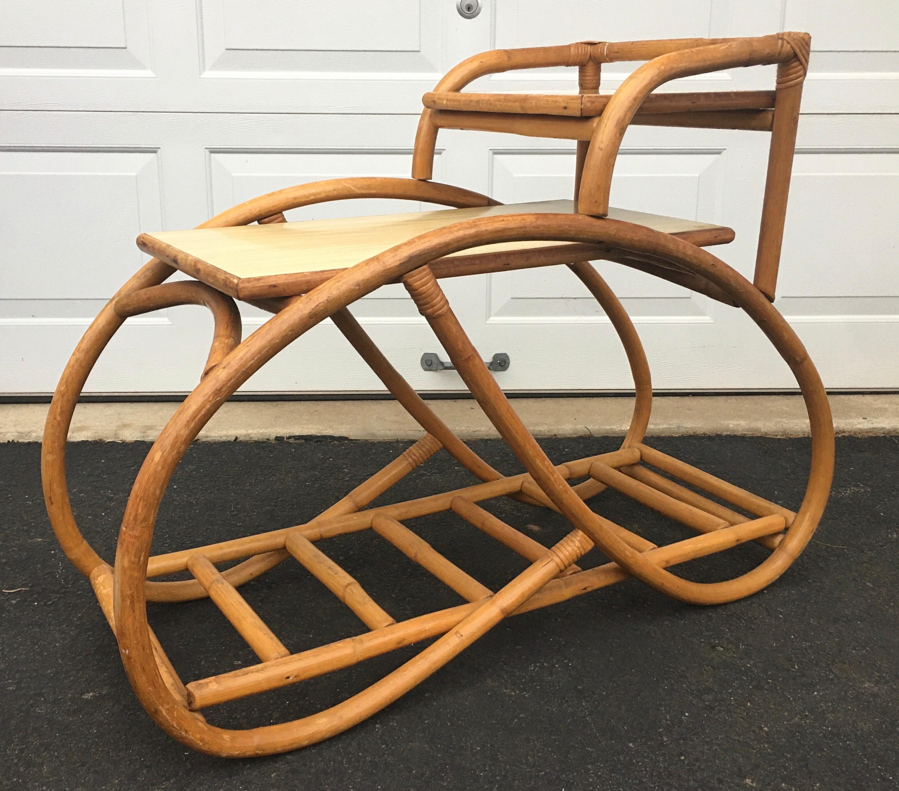 Mid-Century Modern Rattan Pretzel Side End Table Palm Regency Paul Frankl Style In Good Condition In Lambertville, NJ