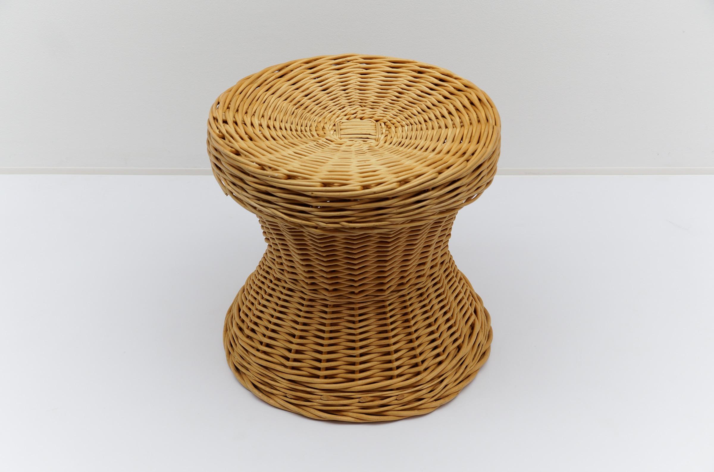 Mid-Century Modern The Moderns Modern Rattan Stool with A Space, Italy 1960s (tabouret en rotin avec espace de rangement) en vente