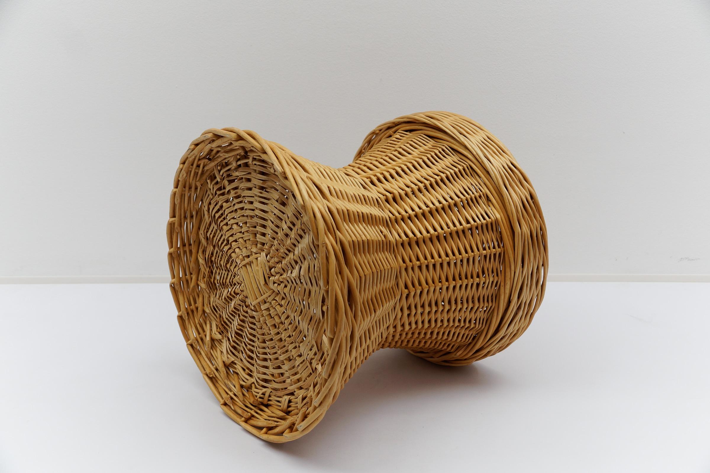 The Moderns Modern Rattan Stool with A Space, Italy 1960s (tabouret en rotin avec espace de rangement) Bon état - En vente à Nürnberg, Bayern