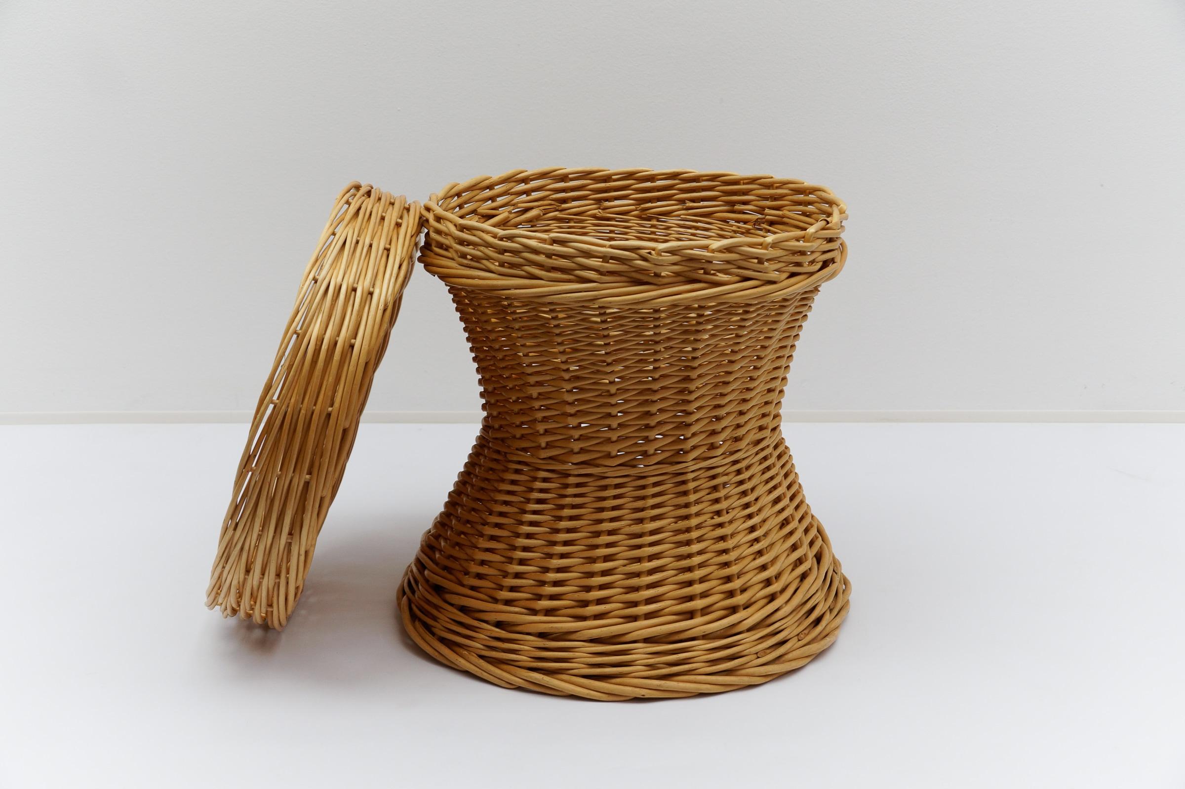 Milieu du XXe siècle The Moderns Modern Rattan Stool with A Space, Italy 1960s (tabouret en rotin avec espace de rangement) en vente