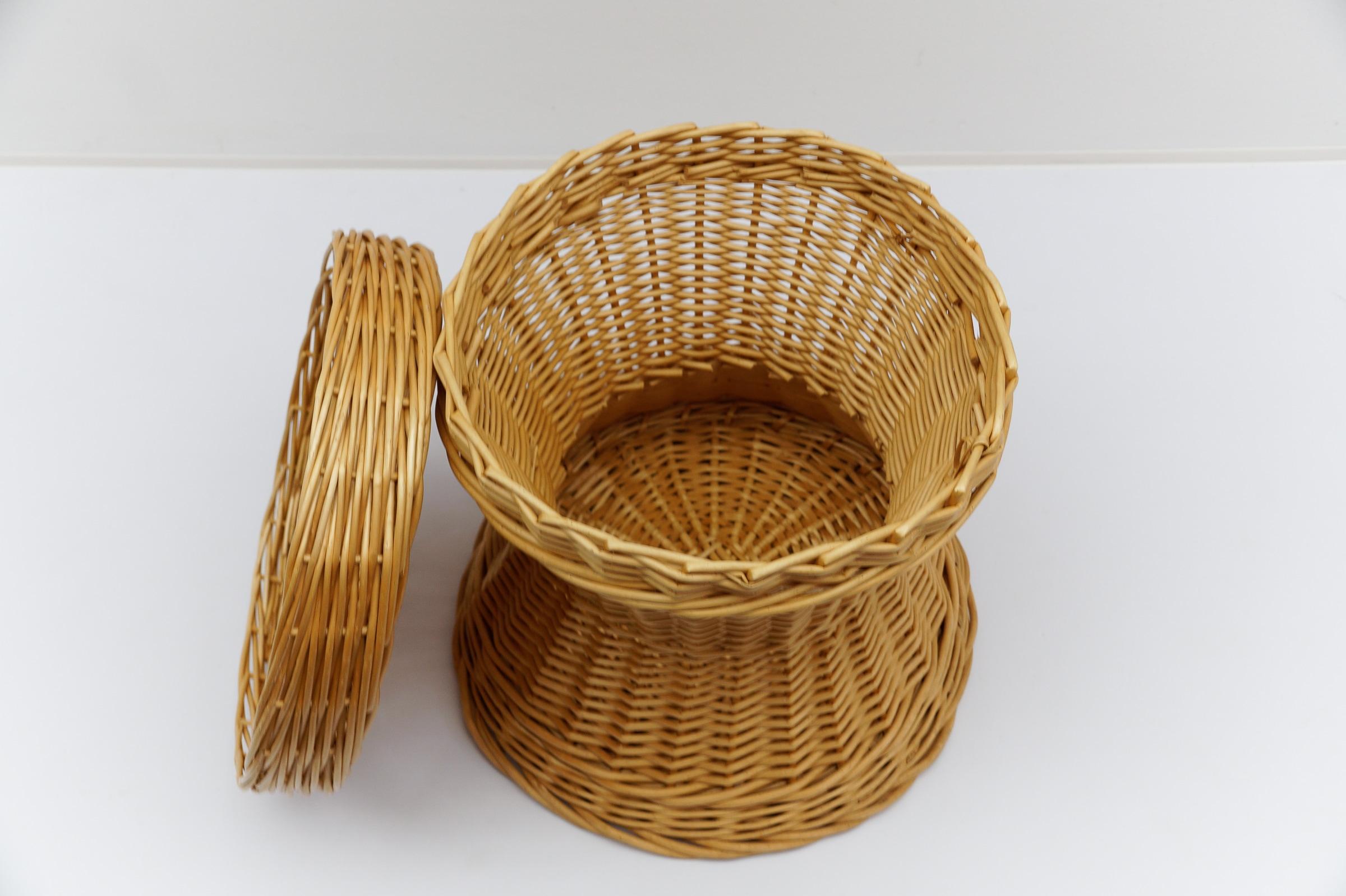 Rotin The Moderns Modern Rattan Stool with A Space, Italy 1960s (tabouret en rotin avec espace de rangement) en vente