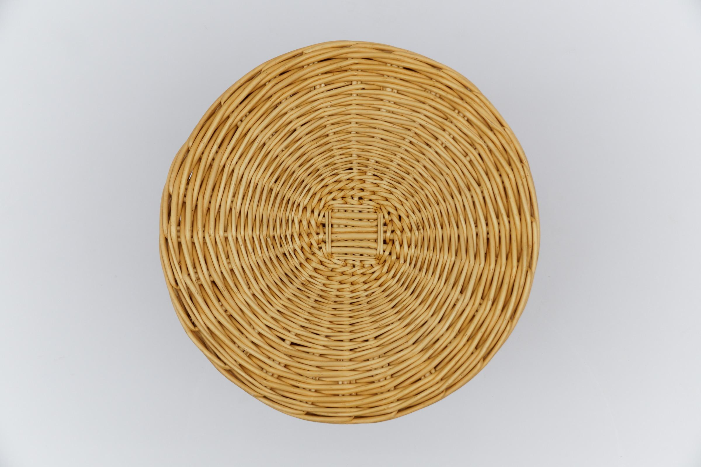 The Moderns Modern Rattan Stool with A Space, Italy 1960s (tabouret en rotin avec espace de rangement) en vente 1