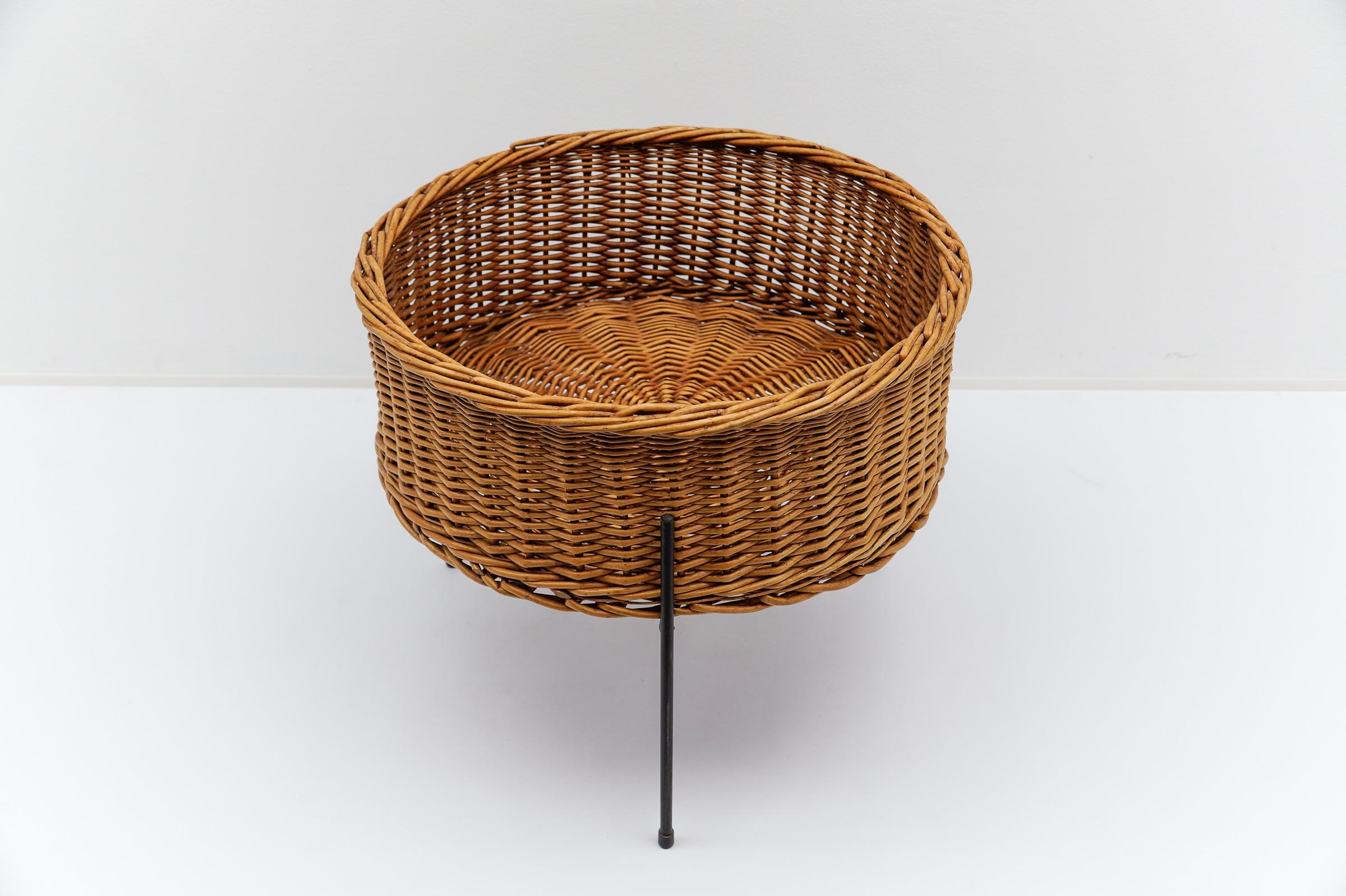 Rotin Panier à cordes en rotin, Italie, années 1960 en vente